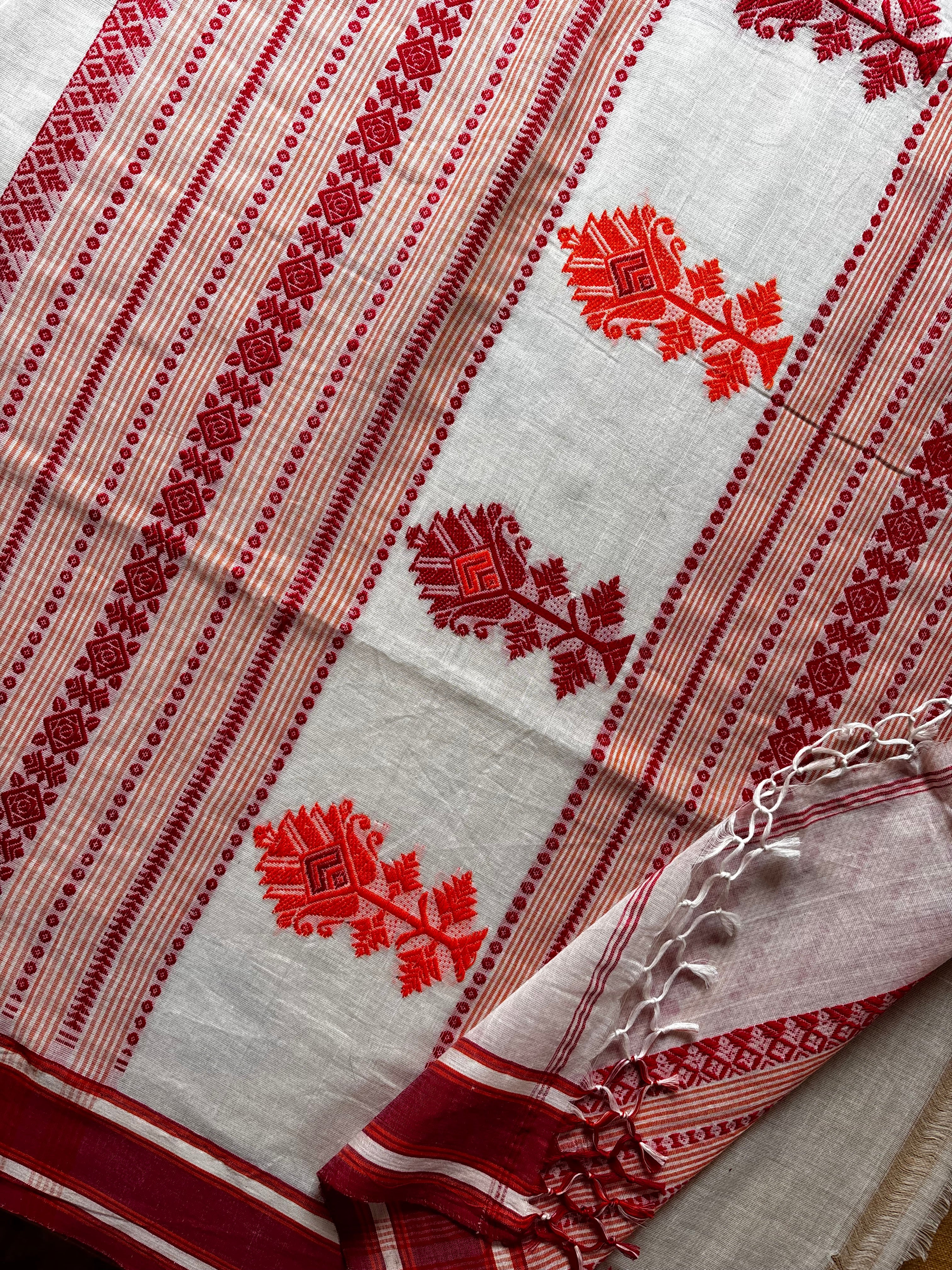 Handwoven Cream Colour Phulia Cotton Saree