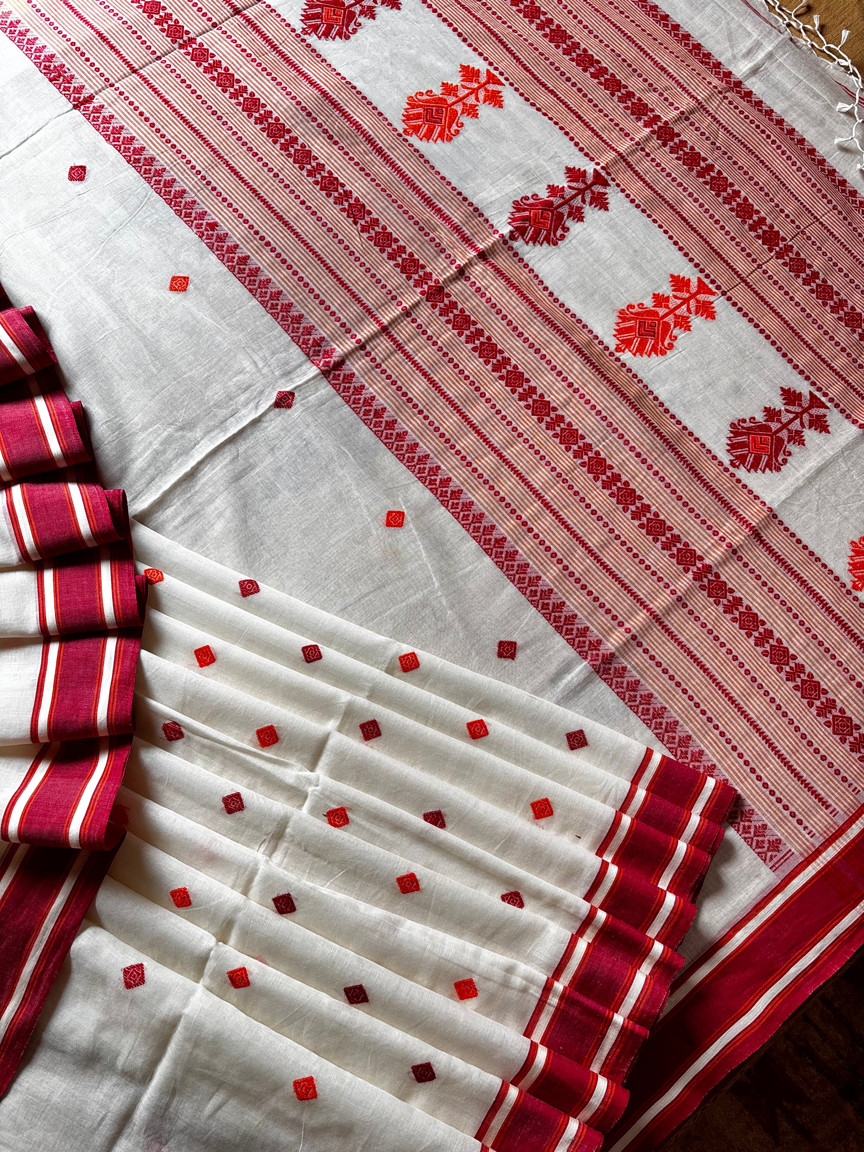Handwoven Cream Colour Phulia Cotton Saree