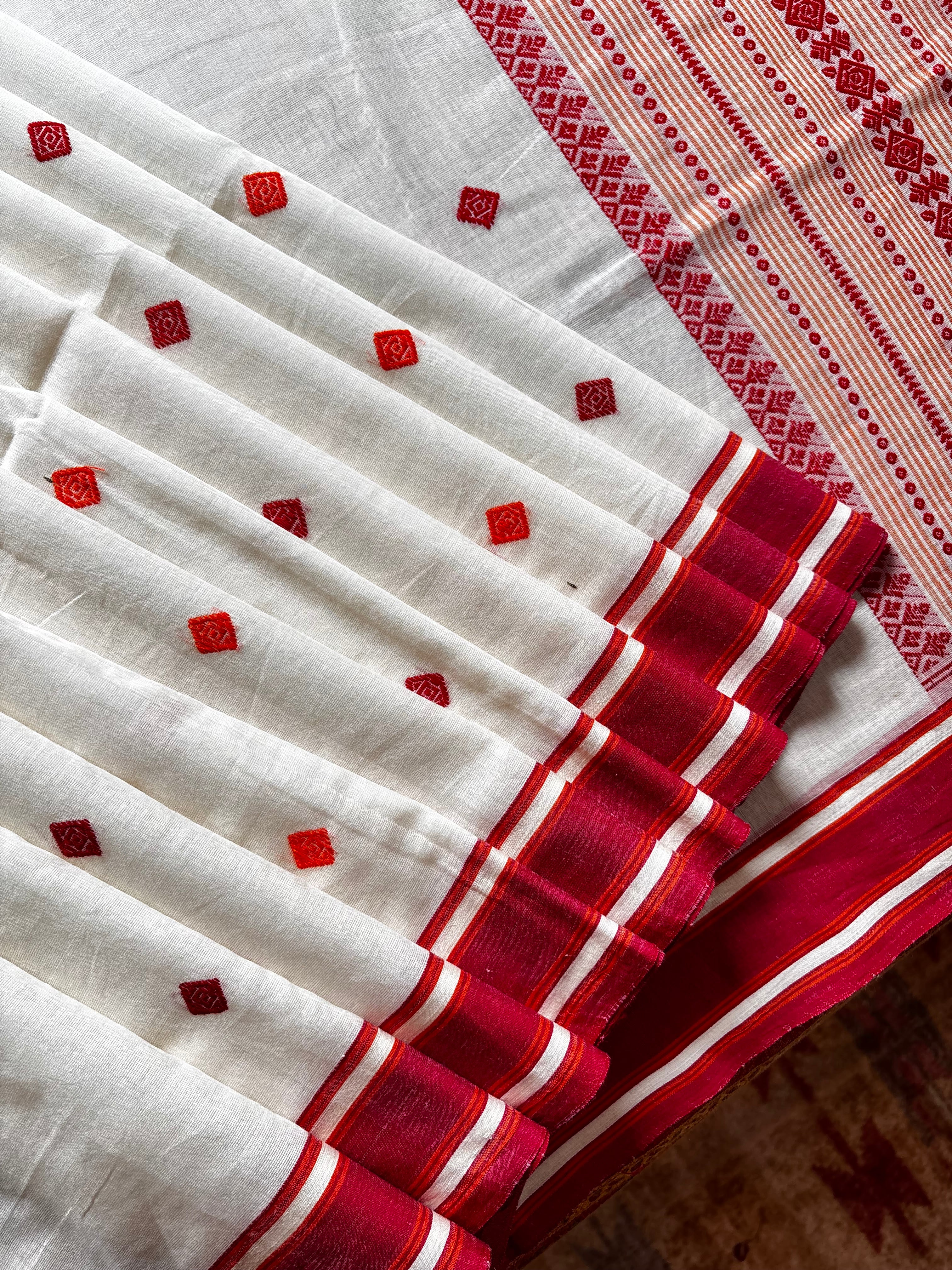 Handwoven Cream Colour Phulia Cotton Saree