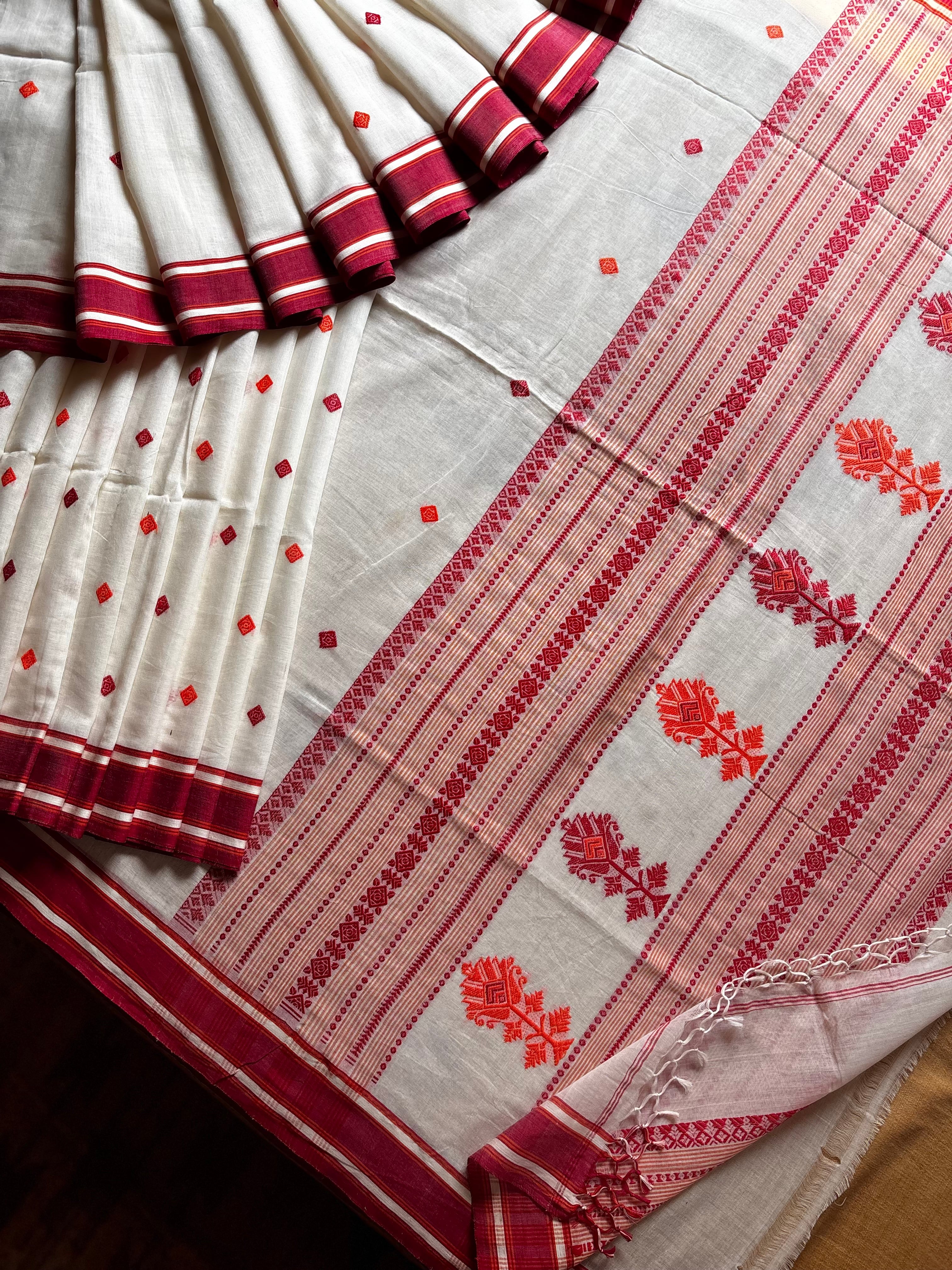 Handwoven Cream Colour Phulia Cotton Saree