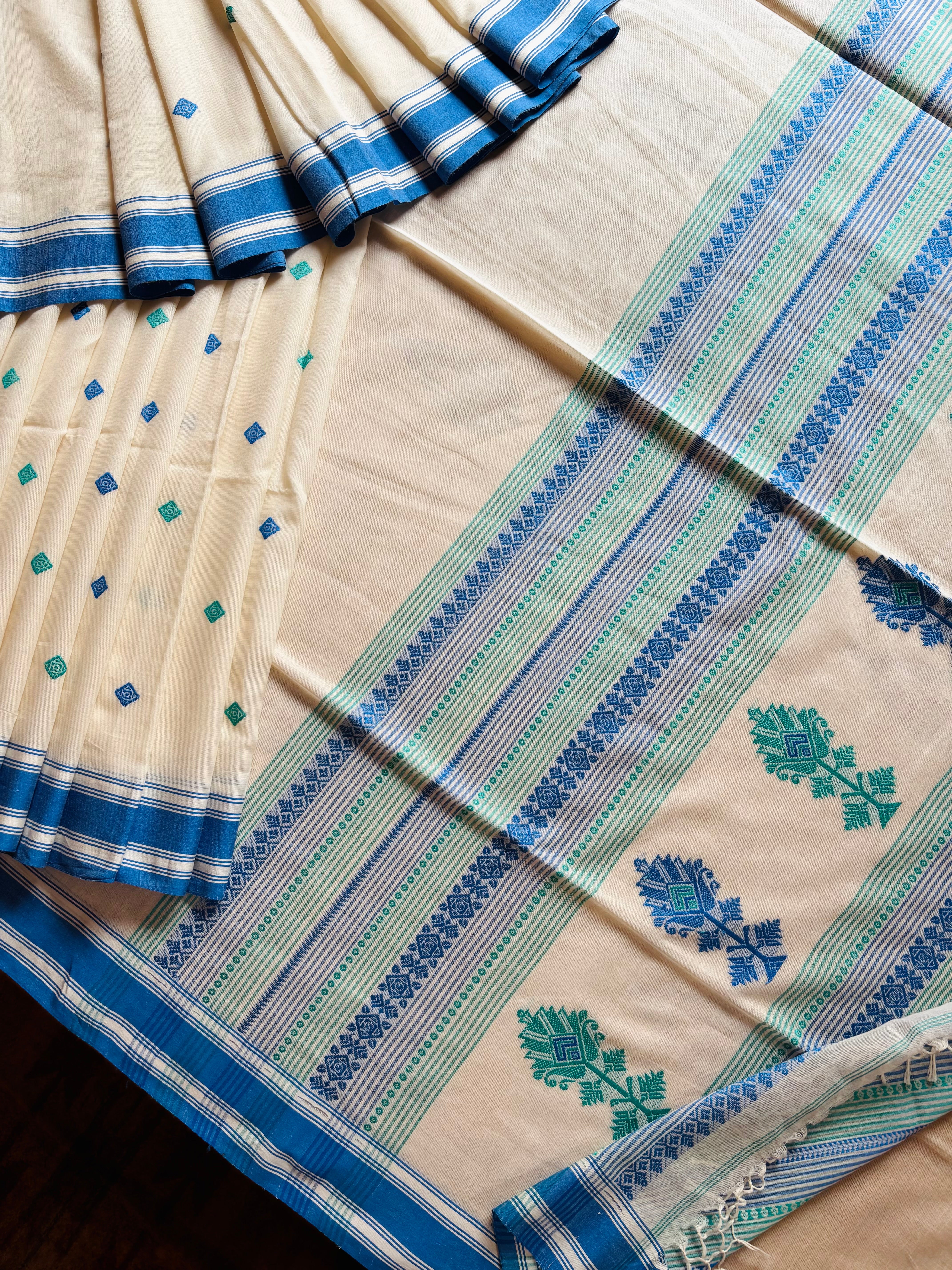 Handwoven Cream White Colour Phulia Cotton Saree