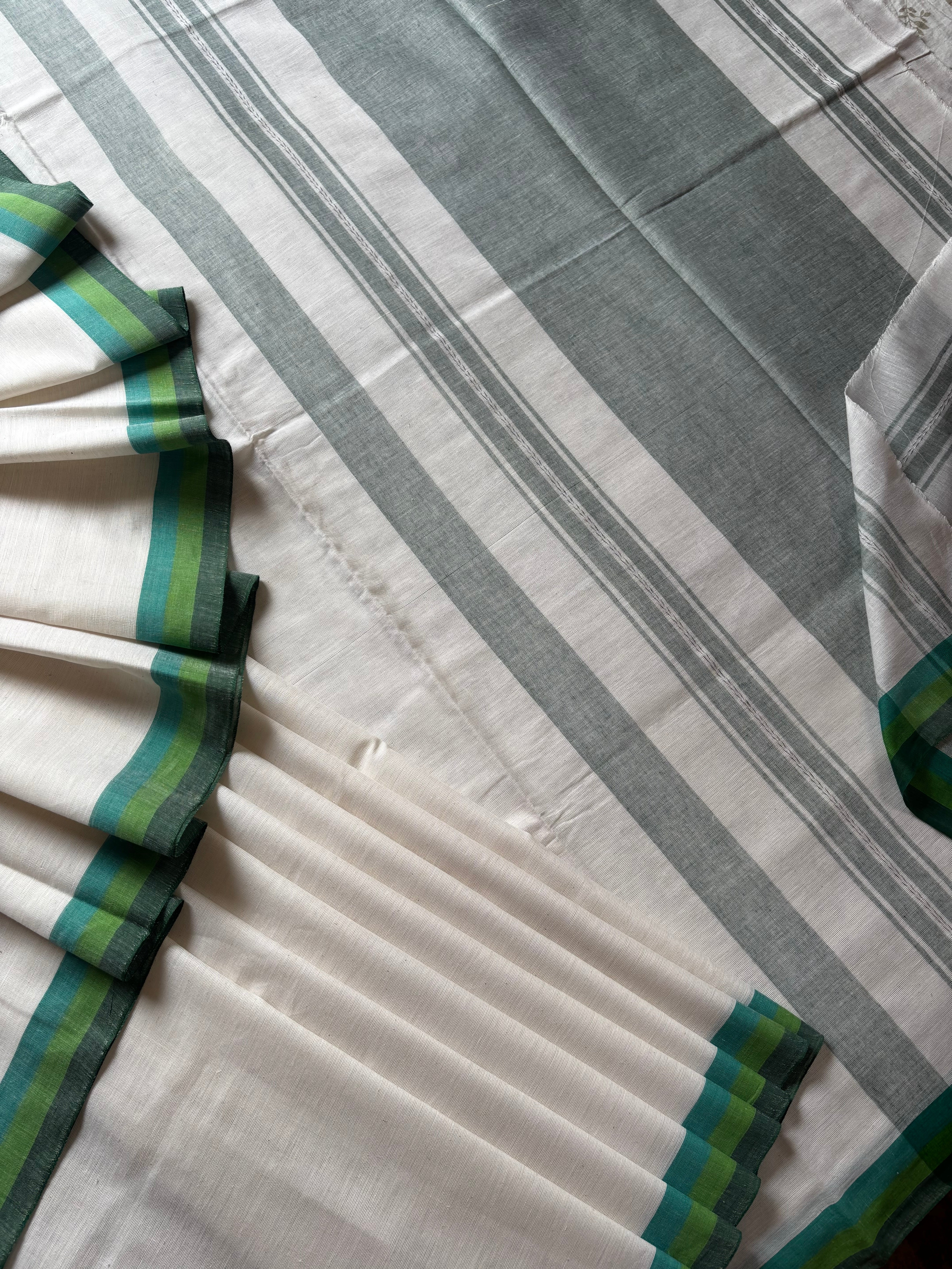 Handwoven White Colour Dhonekhali Cotton Saree