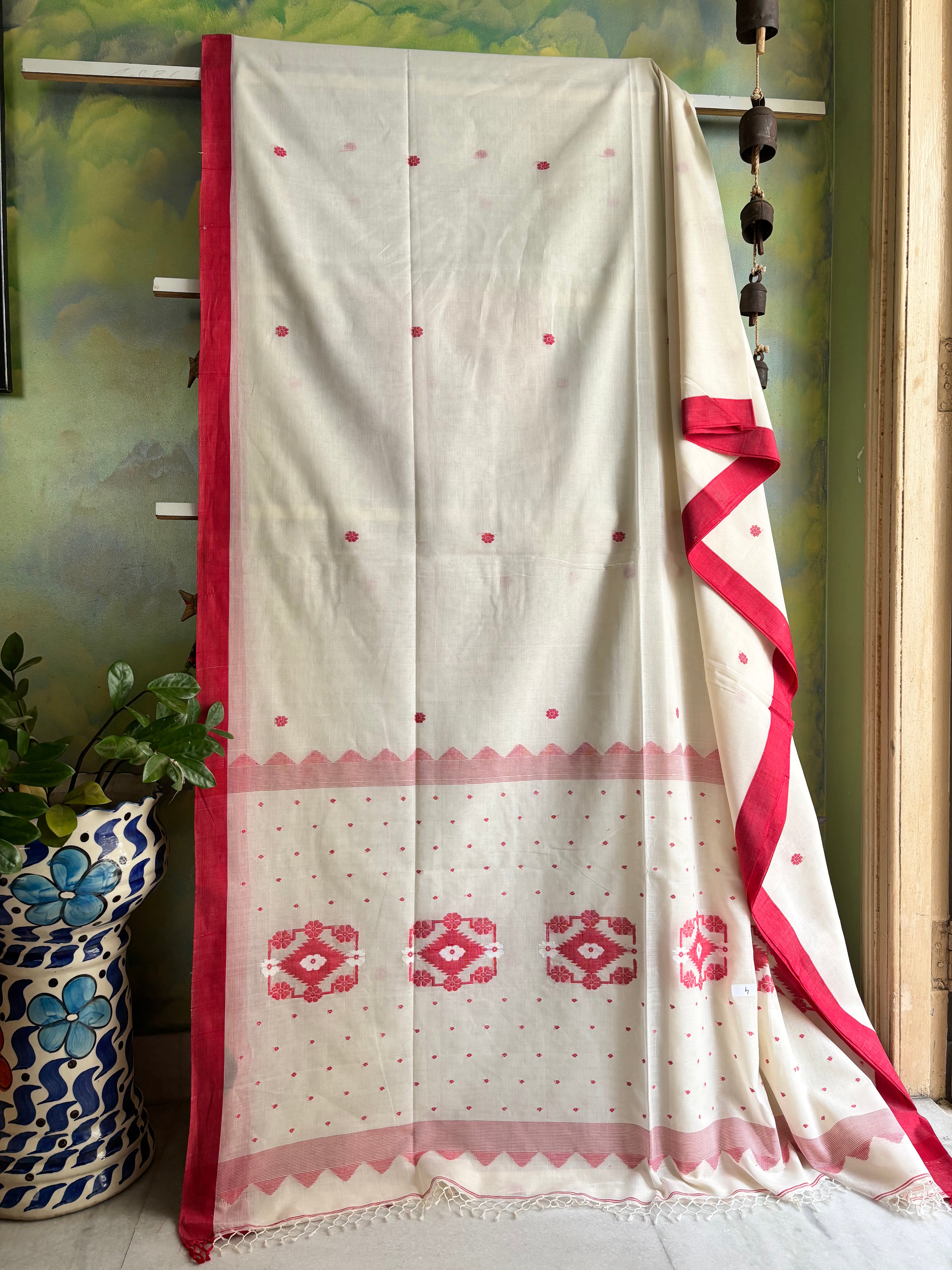 Handwoven White Red Cotton Jamdani Saree