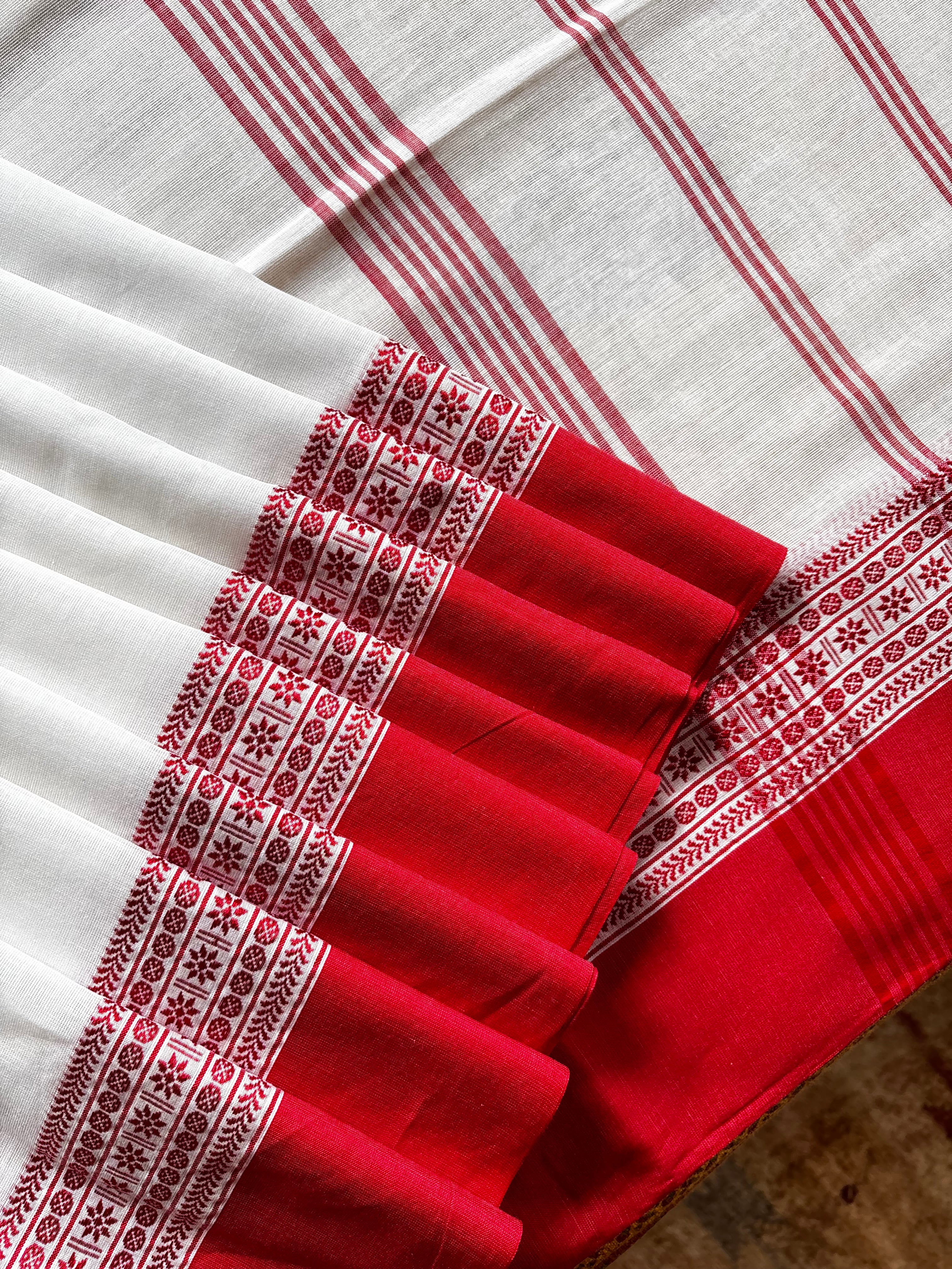Handwoven White Red Phulia Cotton Saree