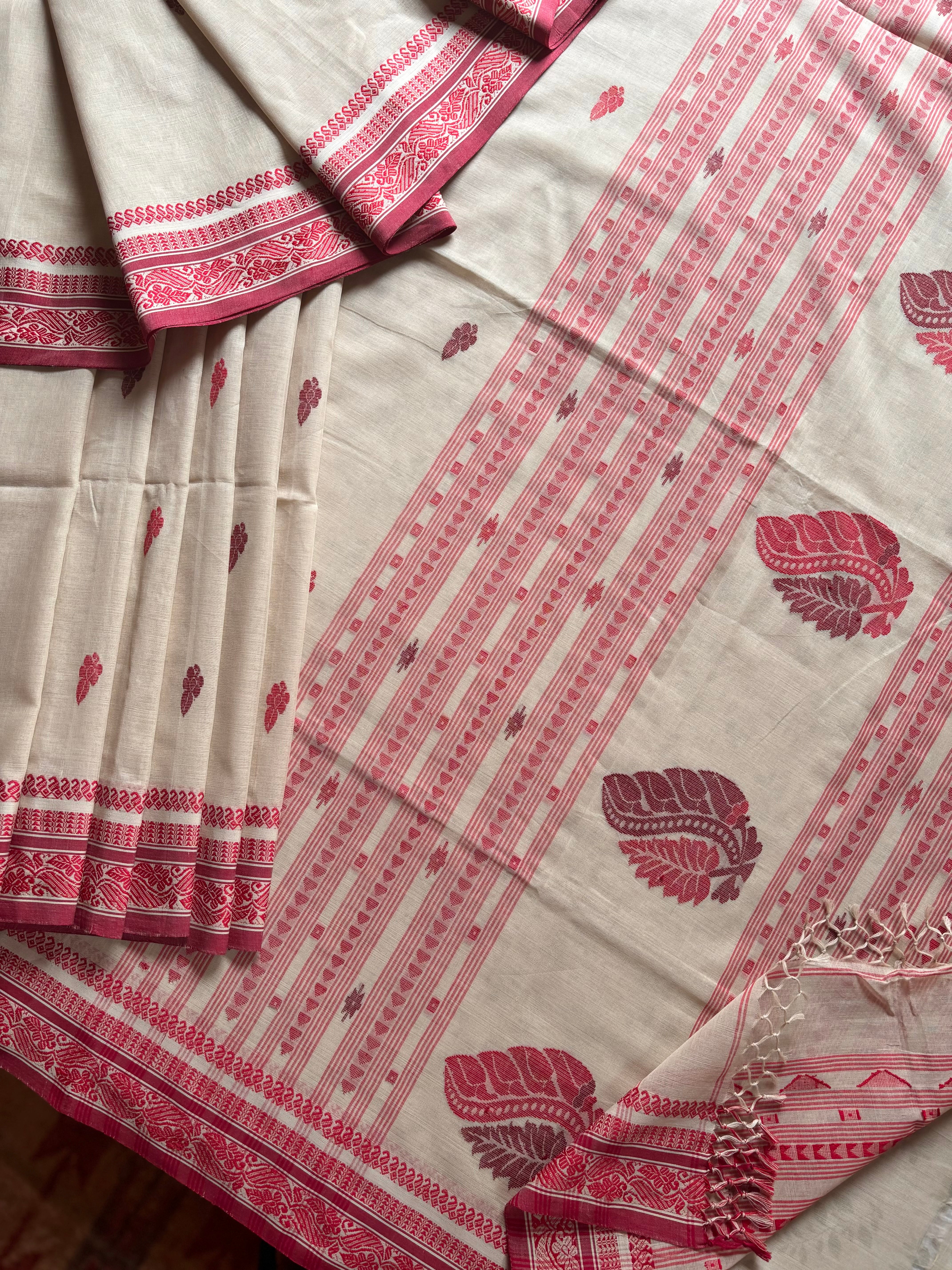 Handwoven Beige Red Phulia Cotton Saree