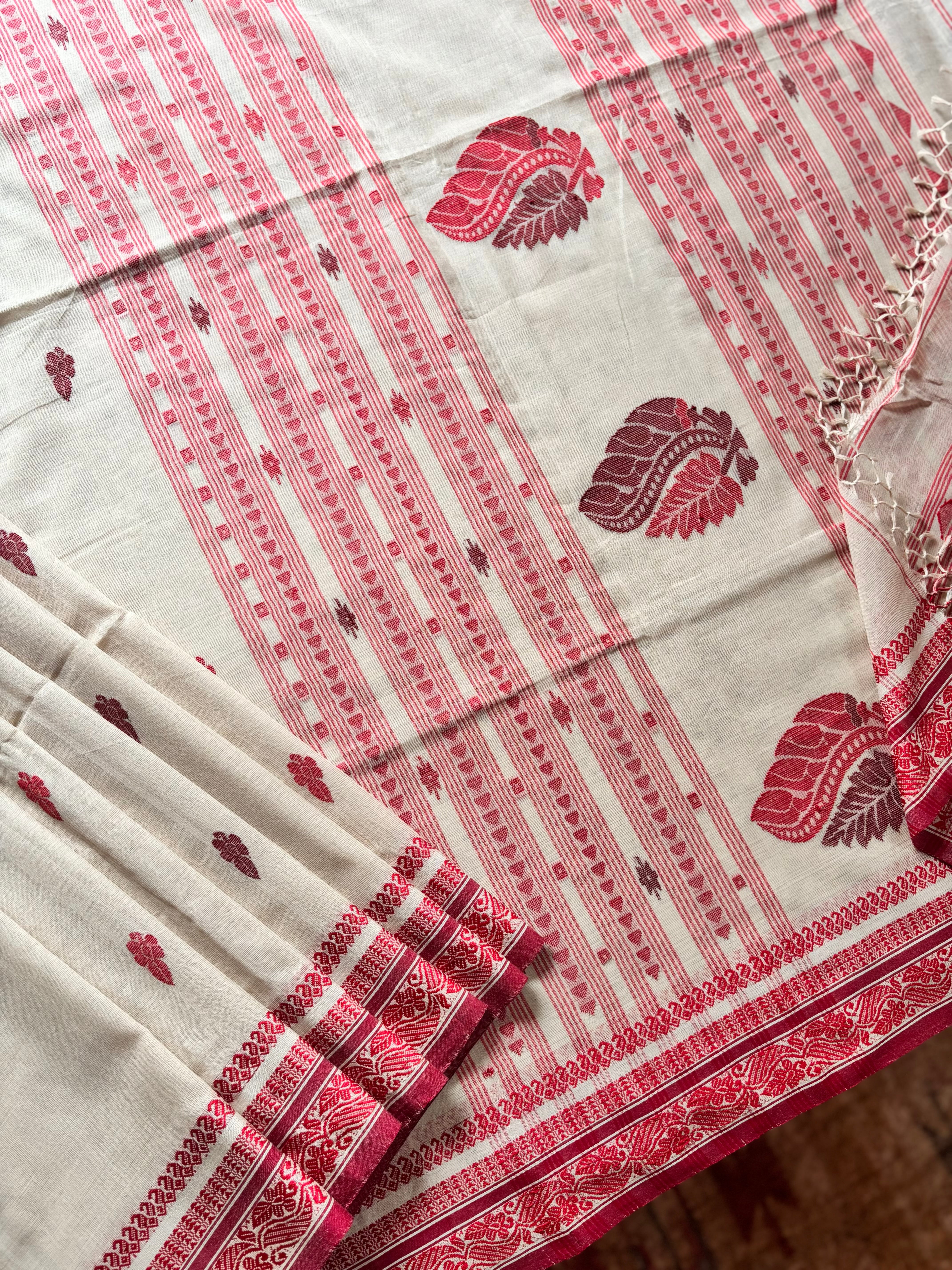Handwoven Beige Red Phulia Cotton Saree
