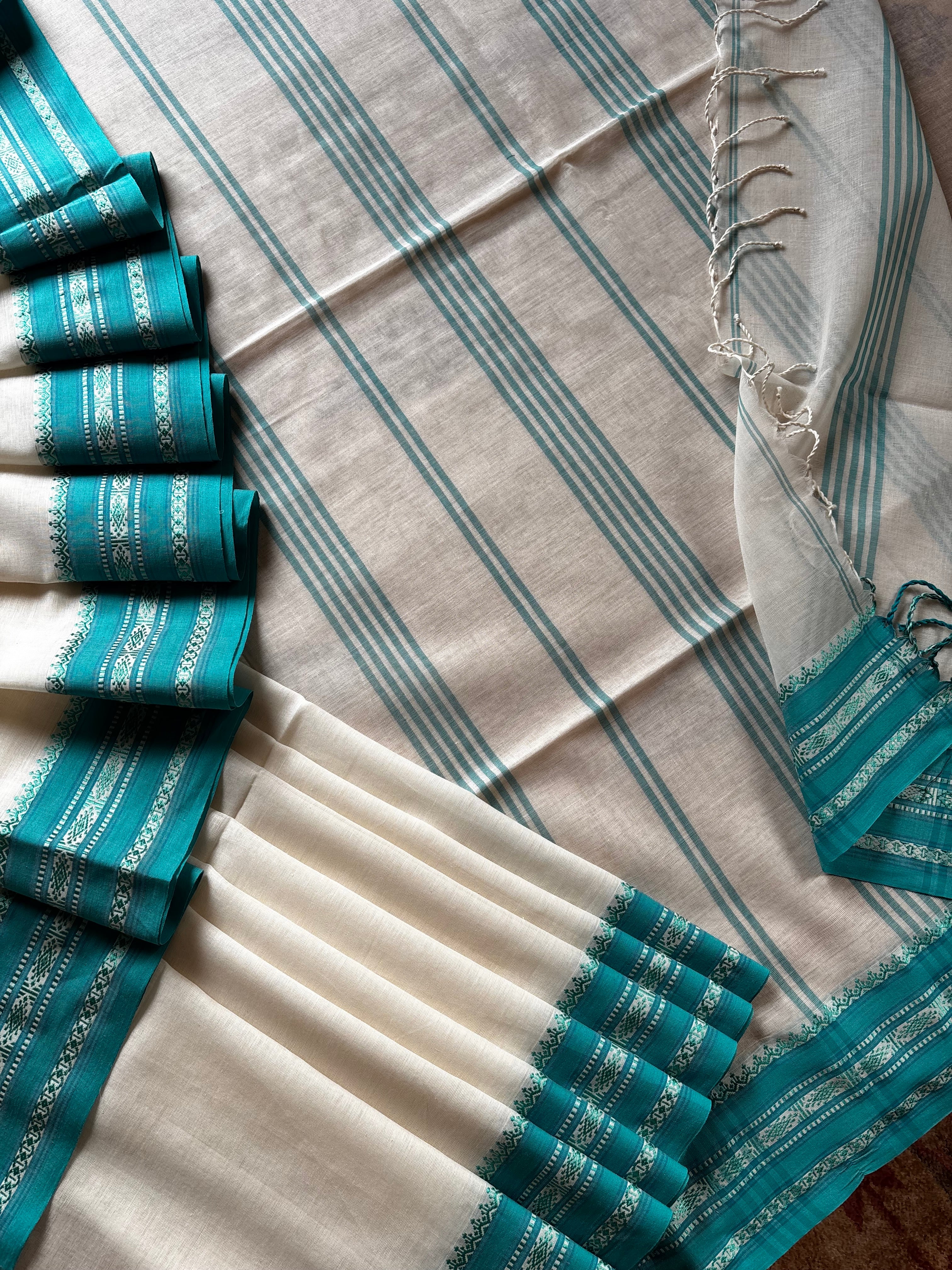 Handwoven White Colour Phulia Cotton Saree