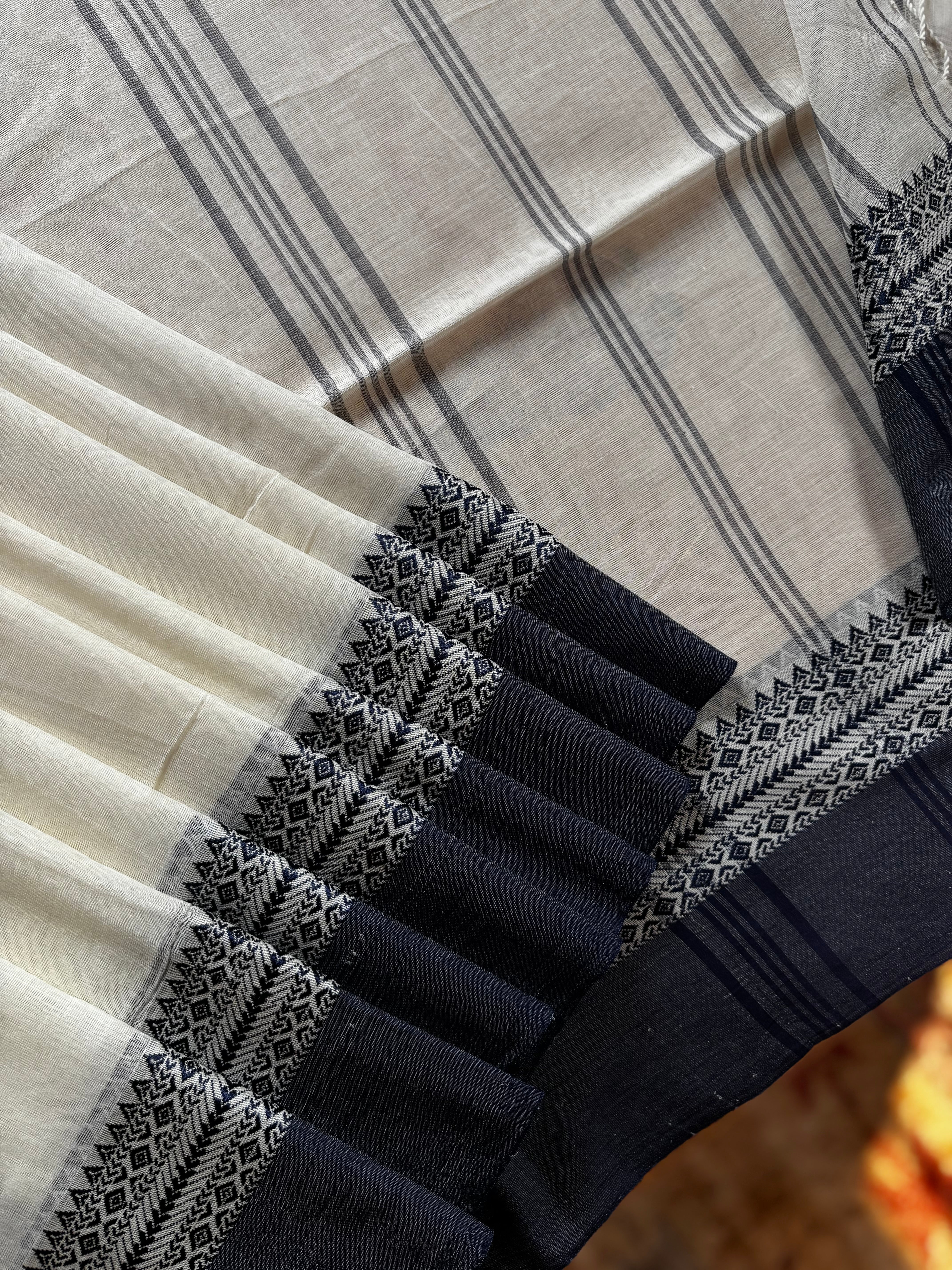 Handwoven White Blue Phulia Cotton Saree
