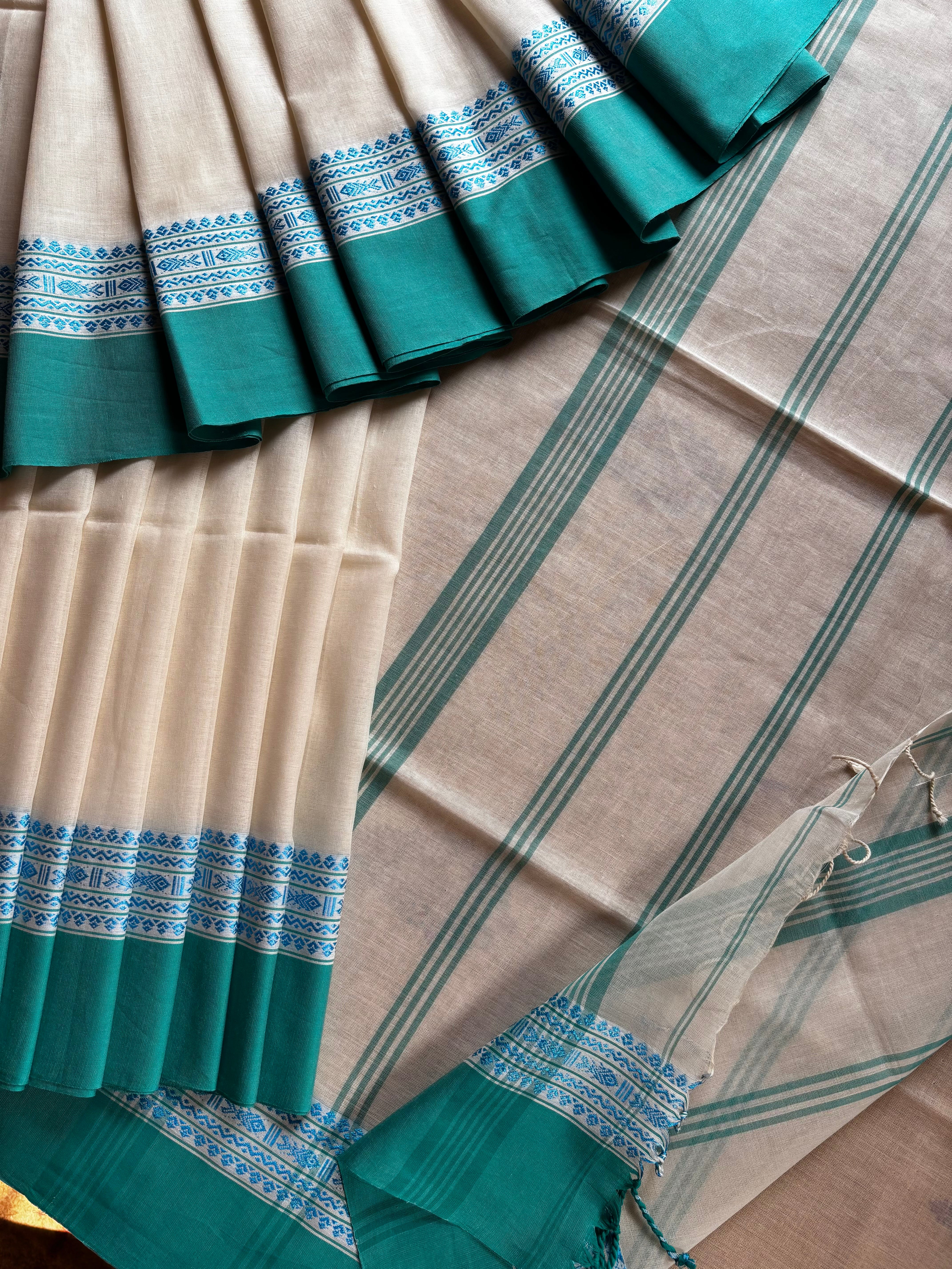 Handwoven Offwhite Phulia Cotton Saree