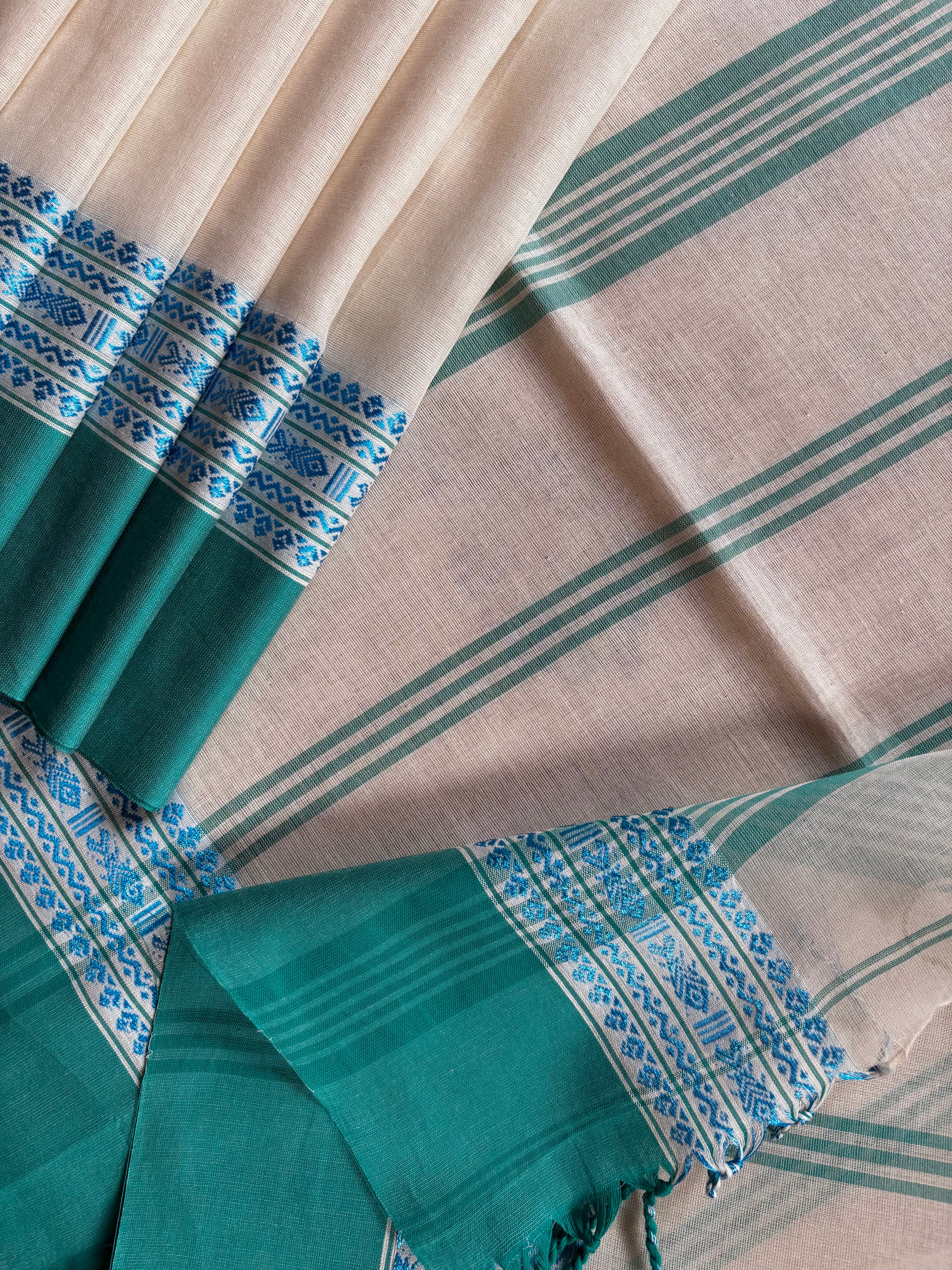 Handwoven Offwhite Phulia Cotton Saree
