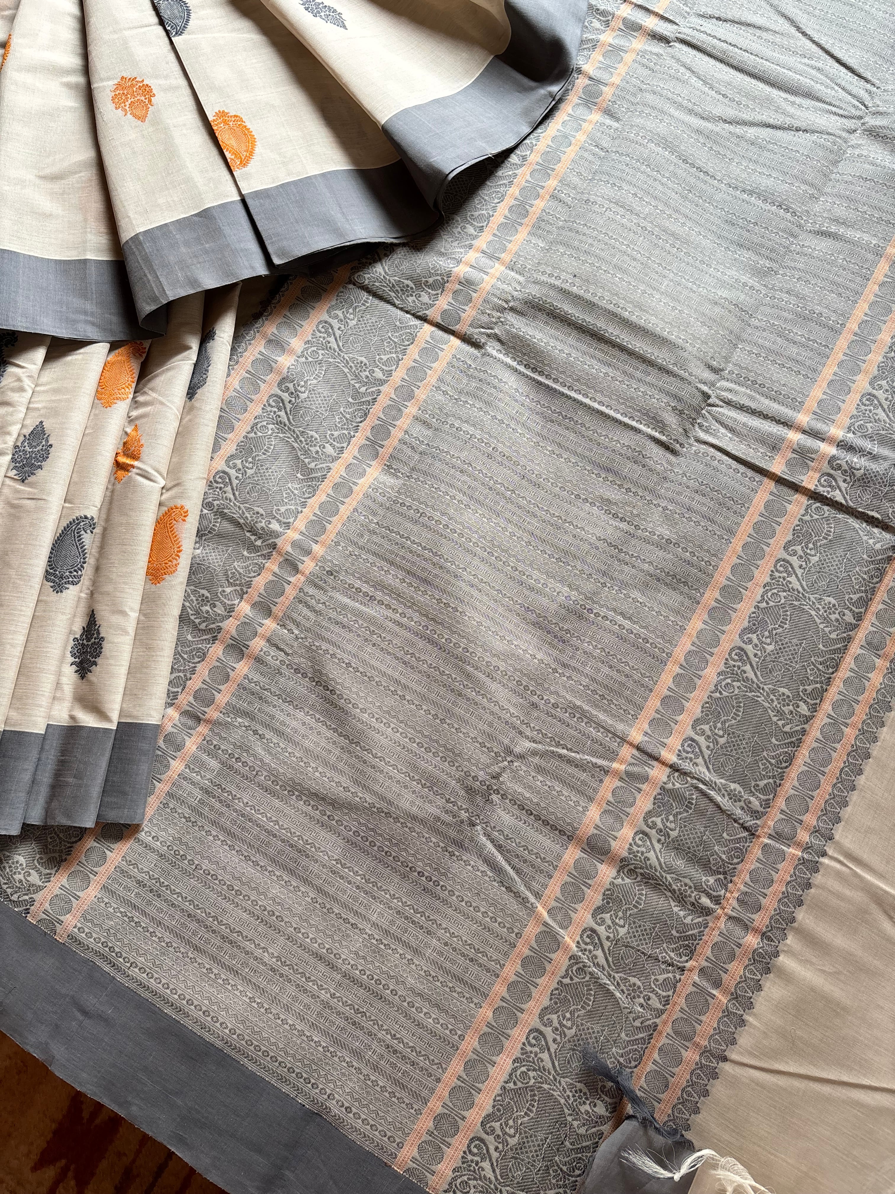 Handwoven Rich Off-White Kanchipuram Cotton Saree