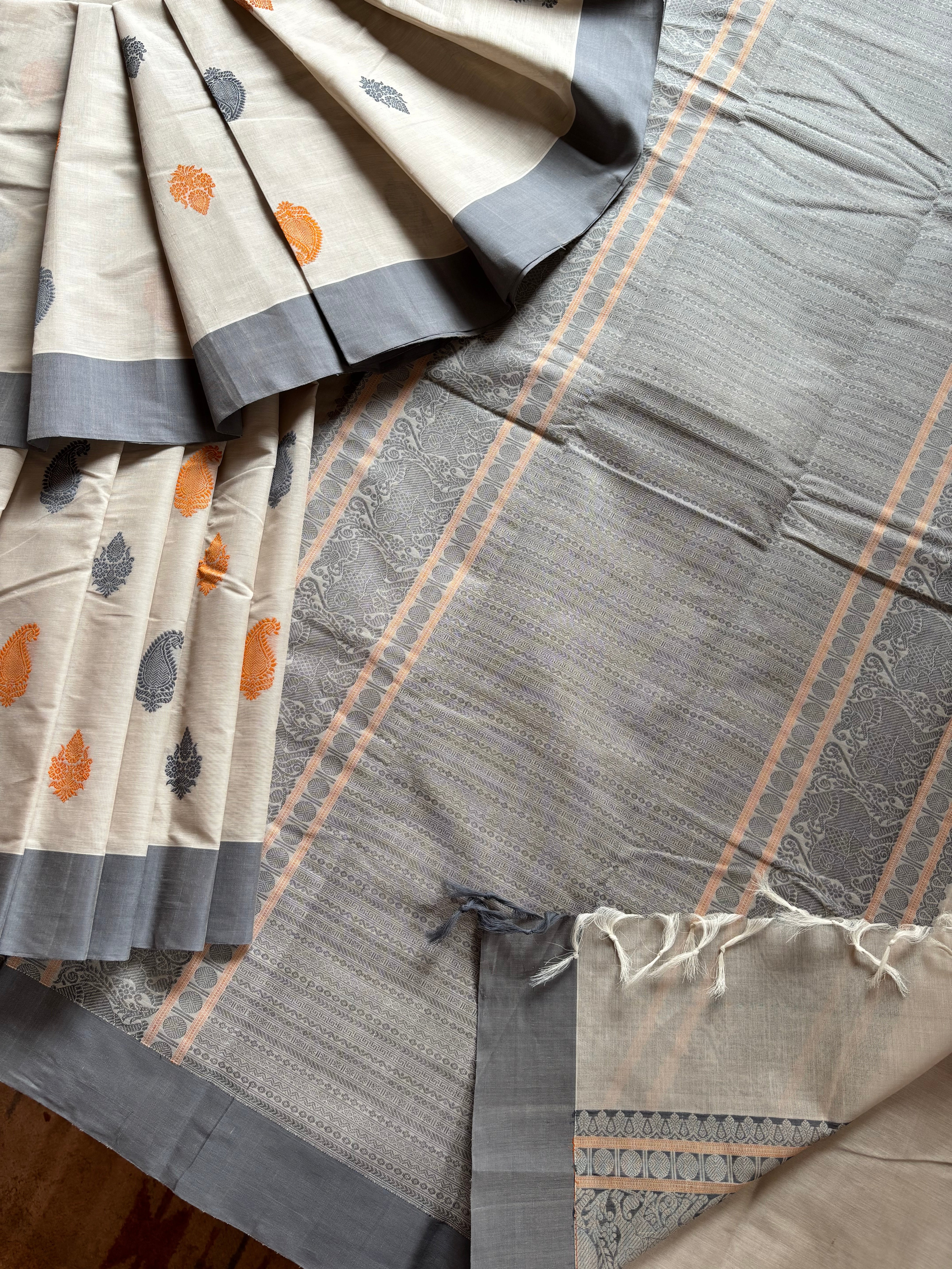 Handwoven Rich Off-White Kanchipuram Cotton Saree