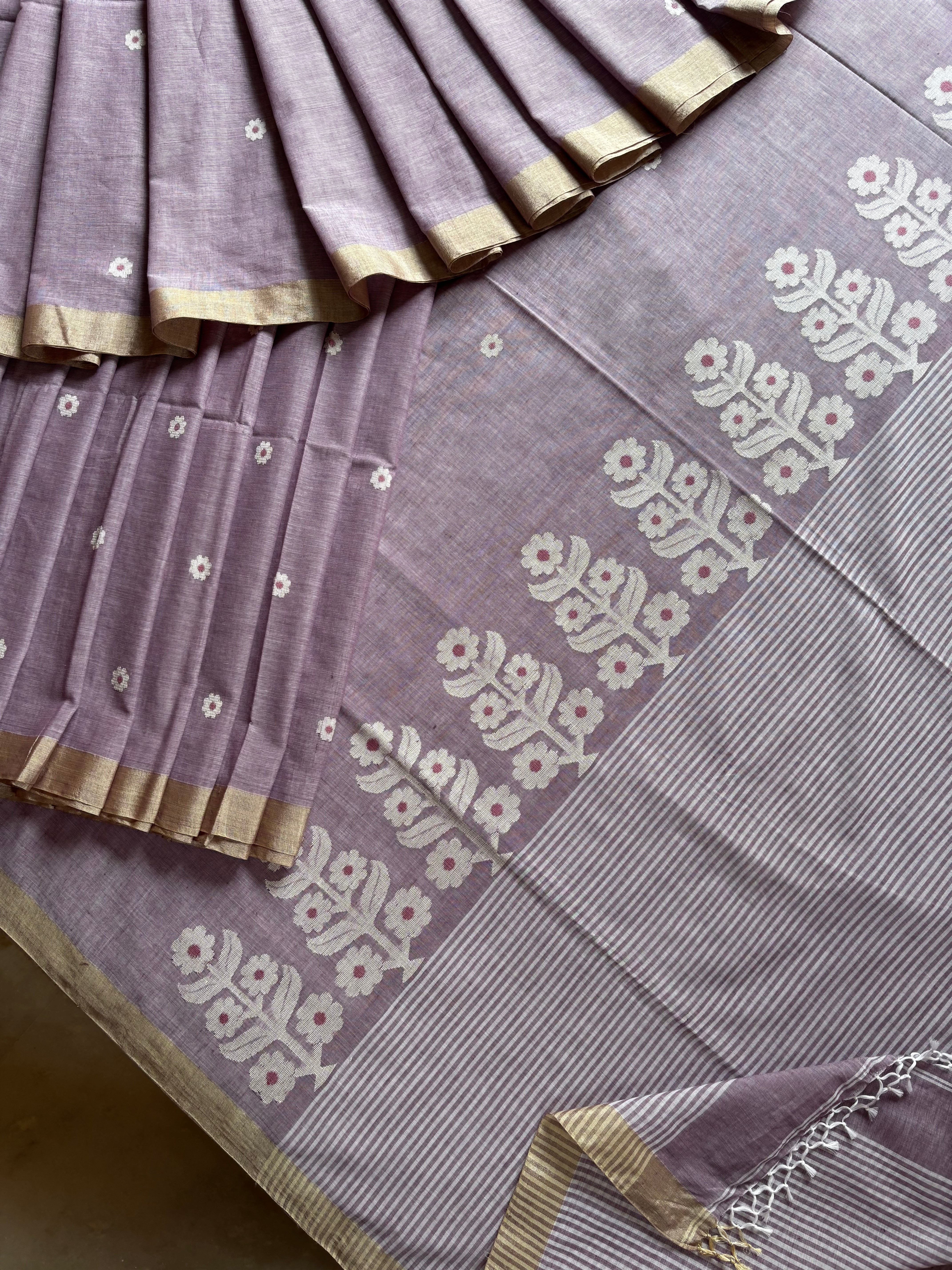 Handwoven Light Lavender Colour Cotton Jamdani Saree