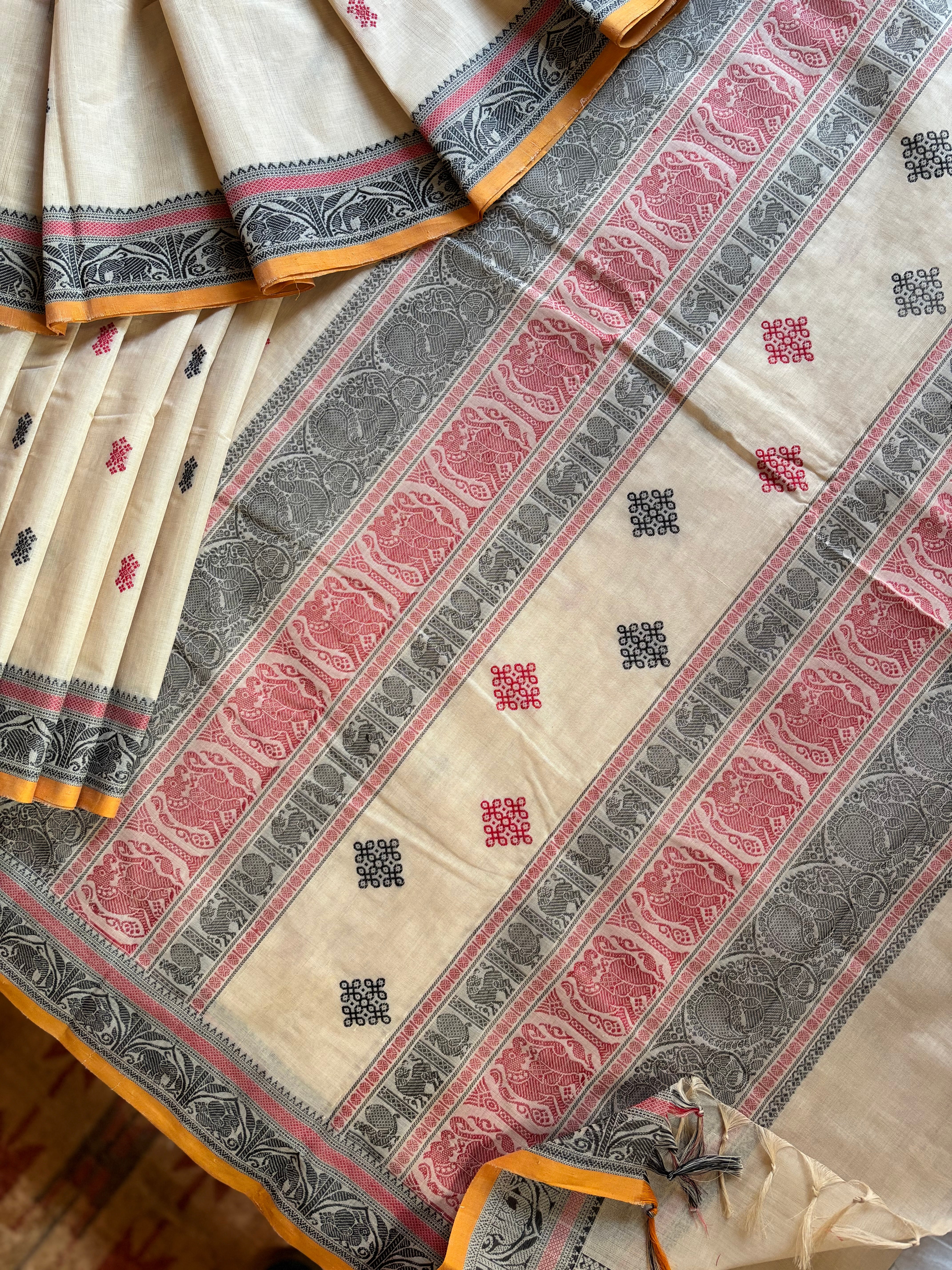 Handwoven Rich Beige Colour Kanchipuram Cotton Saree