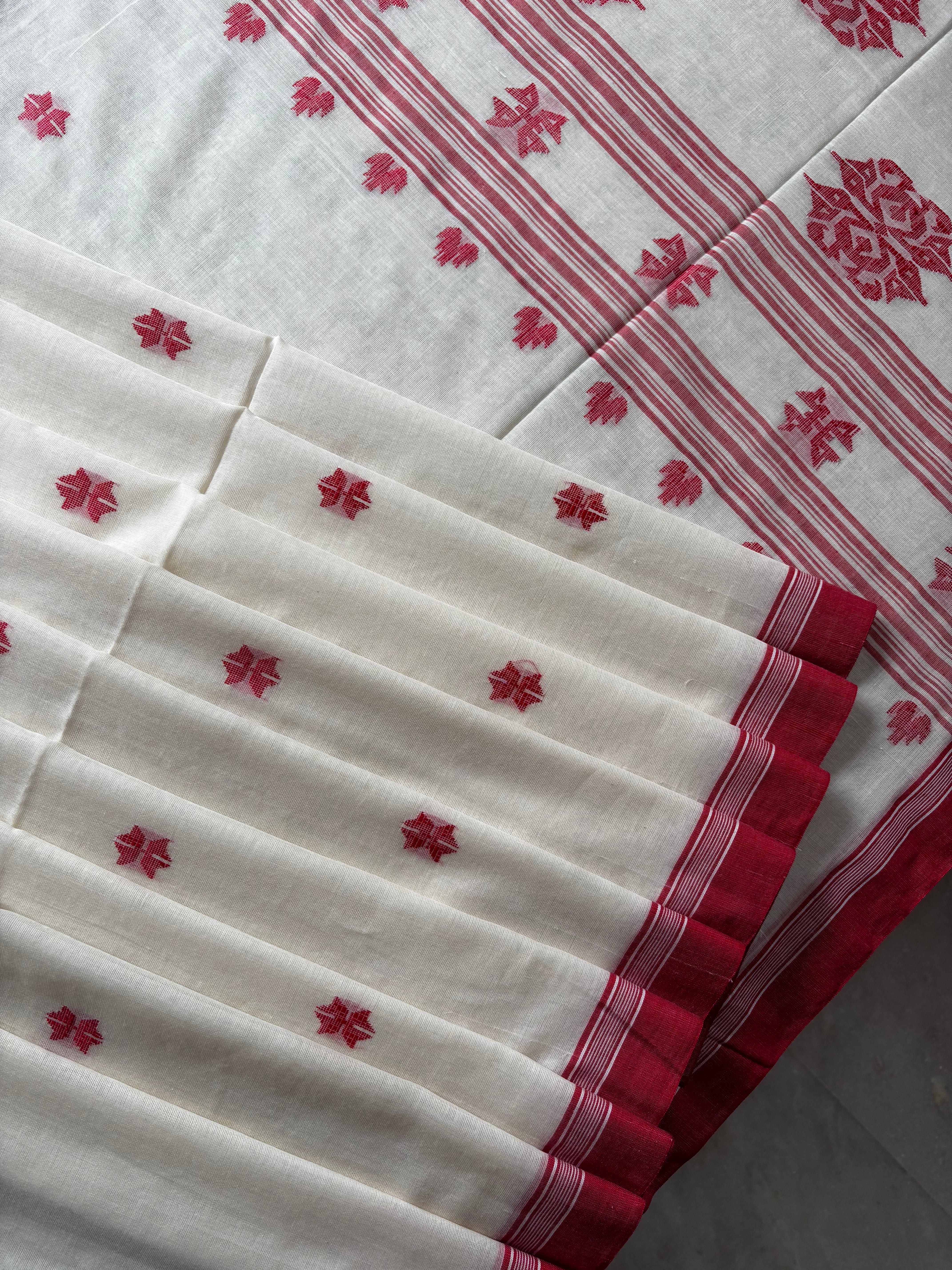 Handwoven Ivory Red Cotton Jamdani Saree