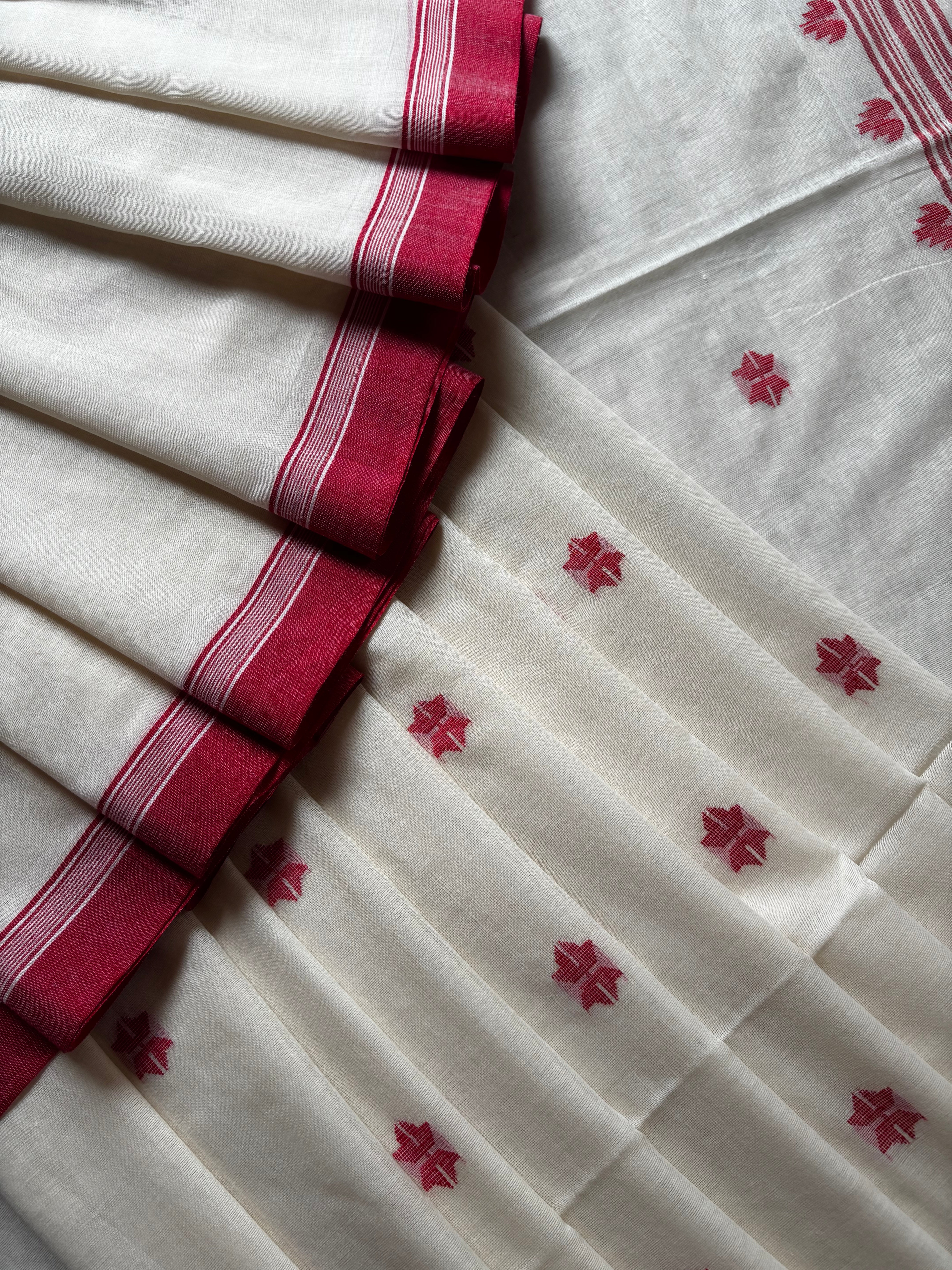 Handwoven Ivory Red Cotton Jamdani Saree