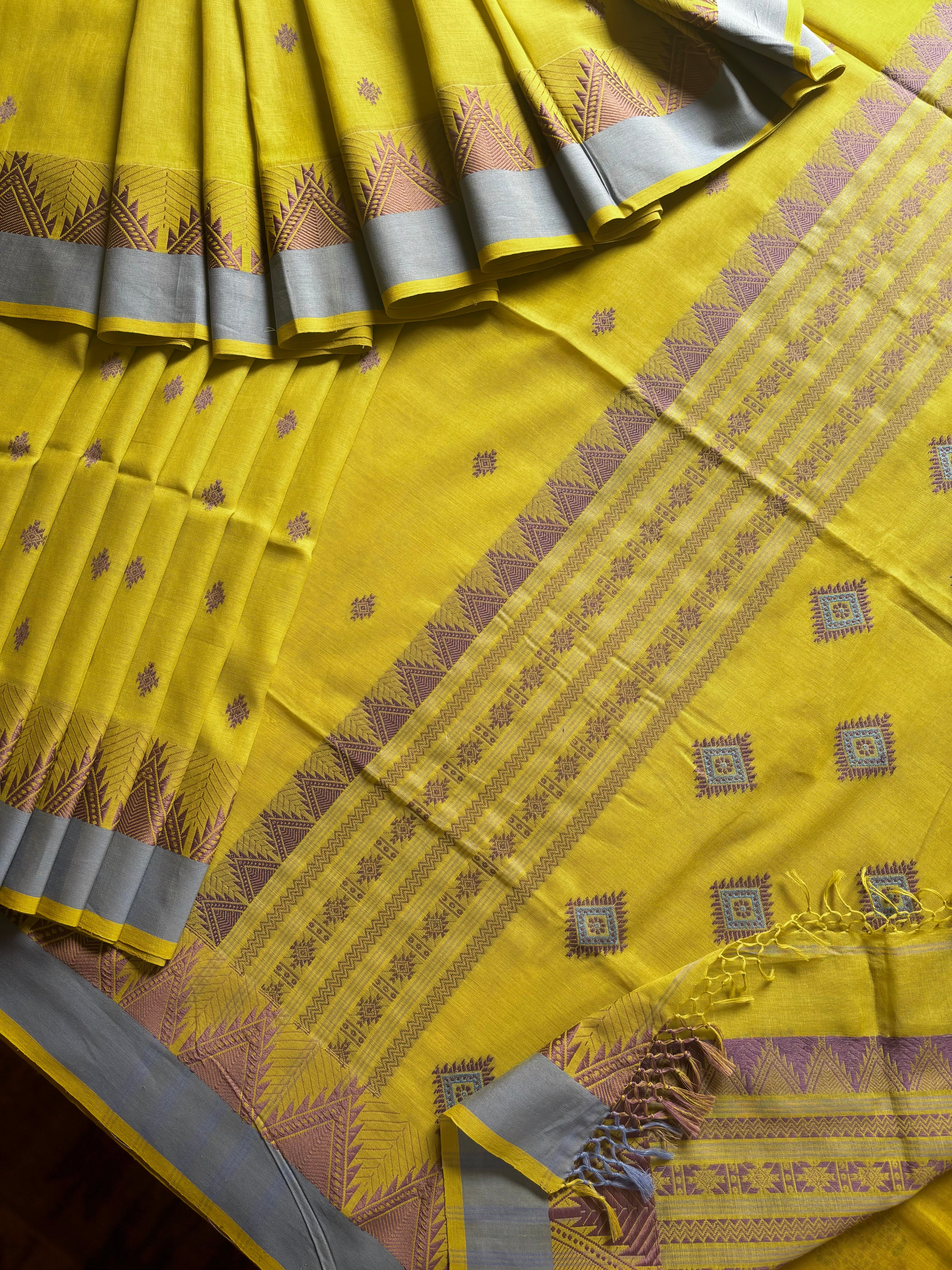 Handwoven Lime Green Colour Phulia Cotton Saree