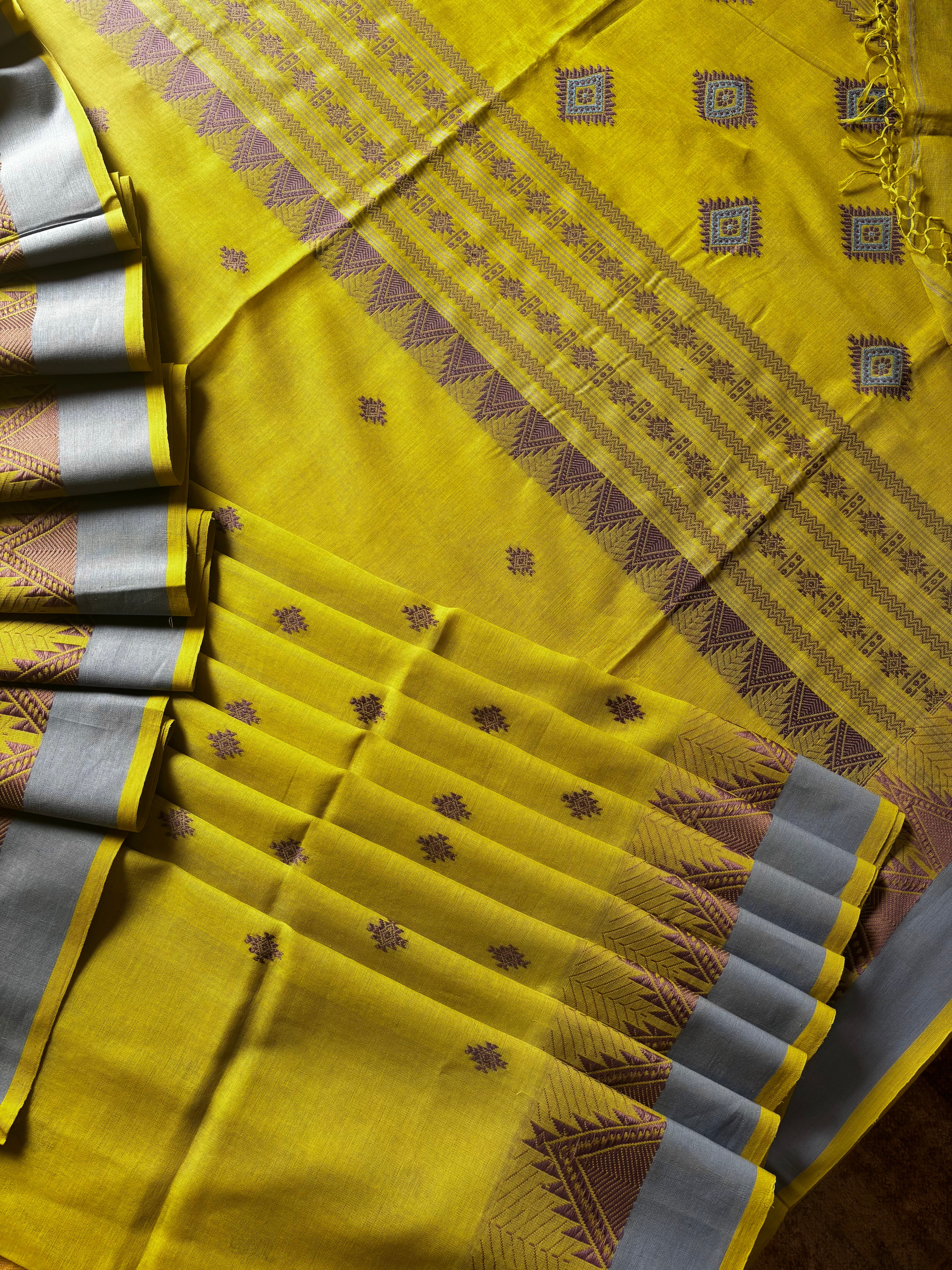 Handwoven Lime Green Colour Phulia Cotton Saree