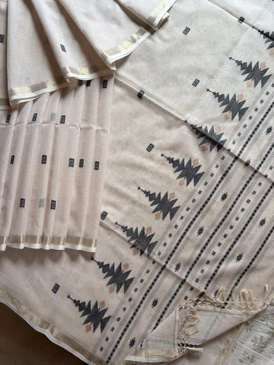 Handwoven Dusty White Cotton Jamdani Saree