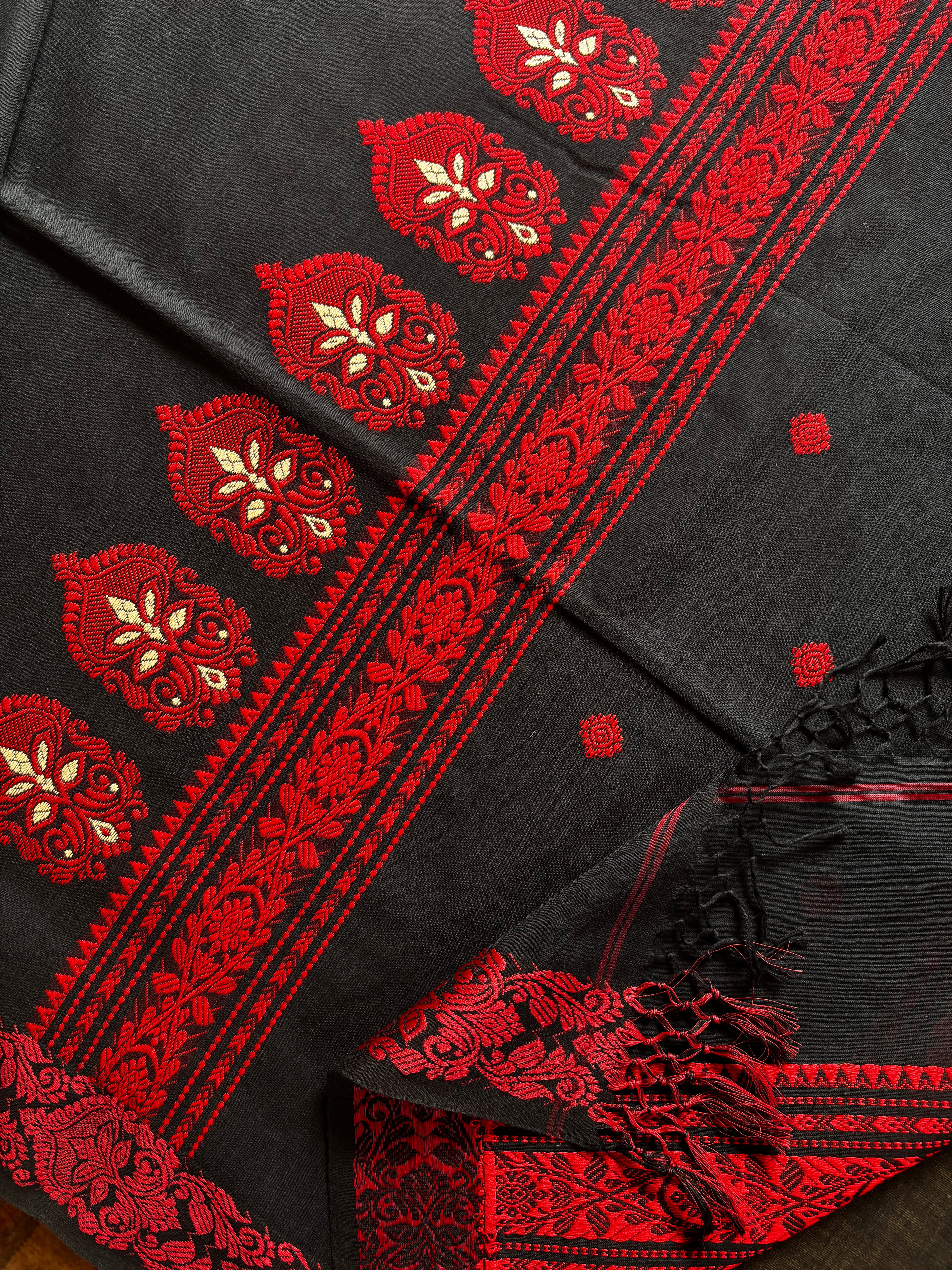 Handwoven Black Red Phulia Cotton Saree