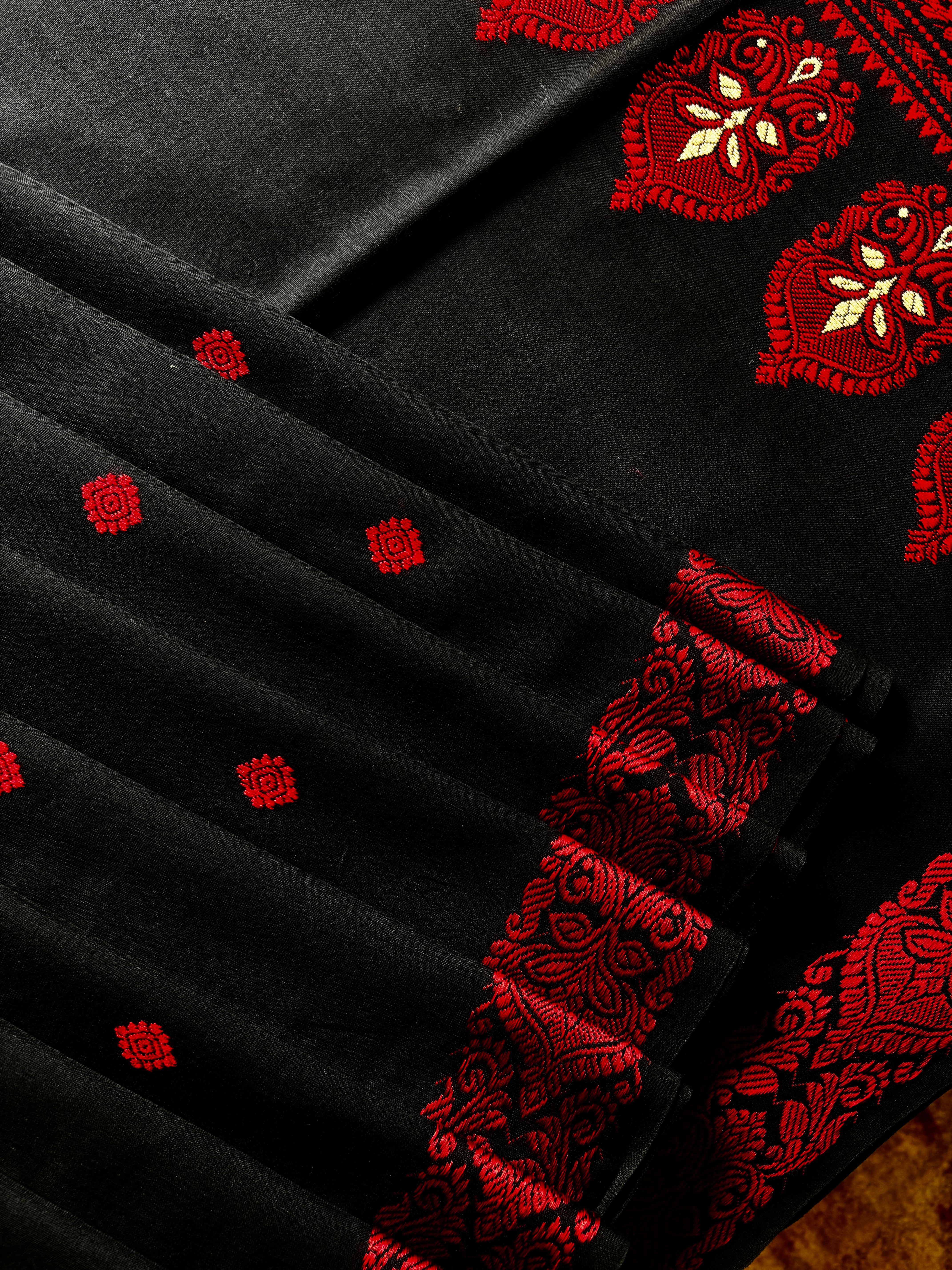 Handwoven Black Red Phulia Cotton Saree