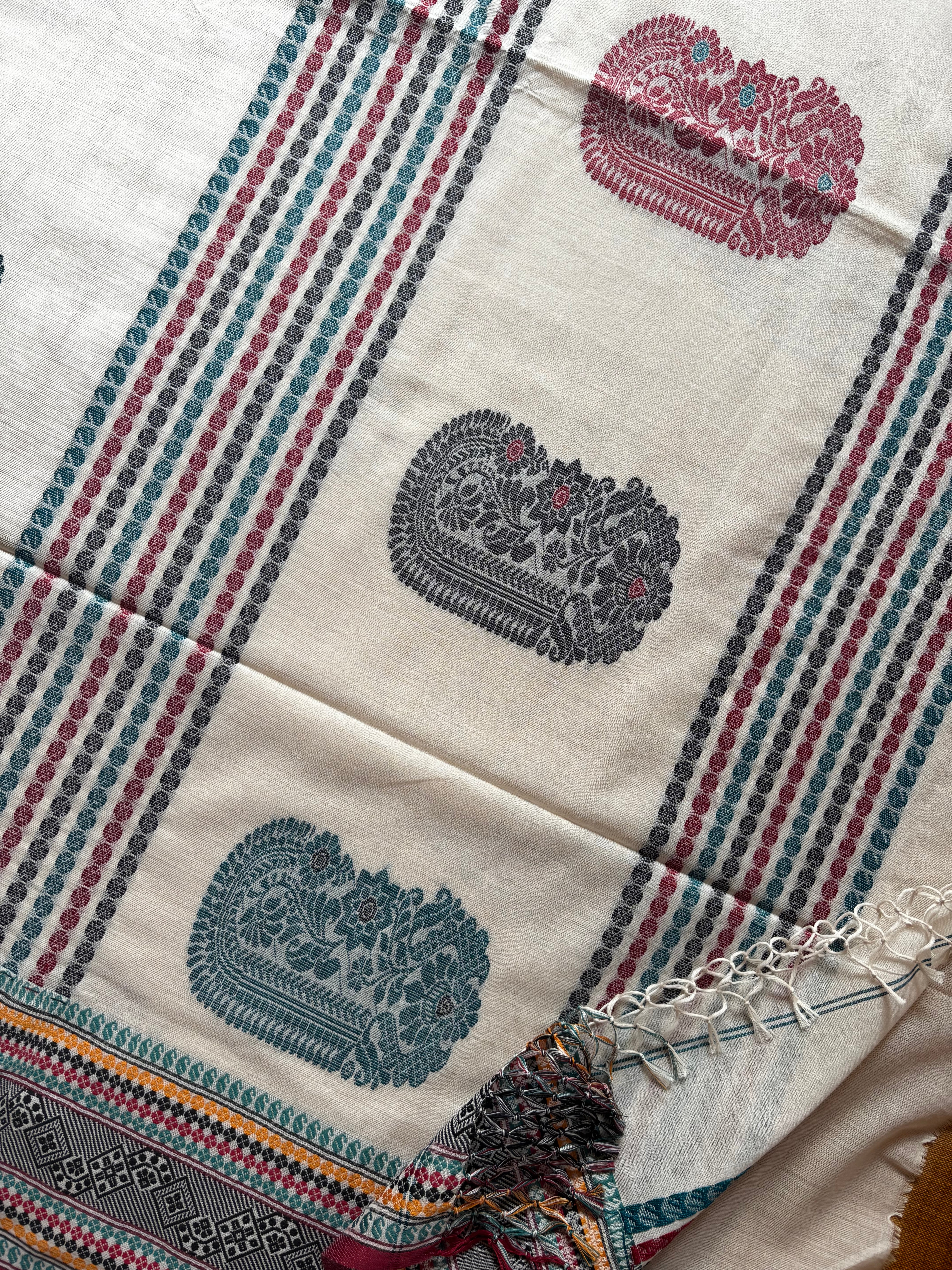 Handwoven Cream White Phulia Cotton Saree