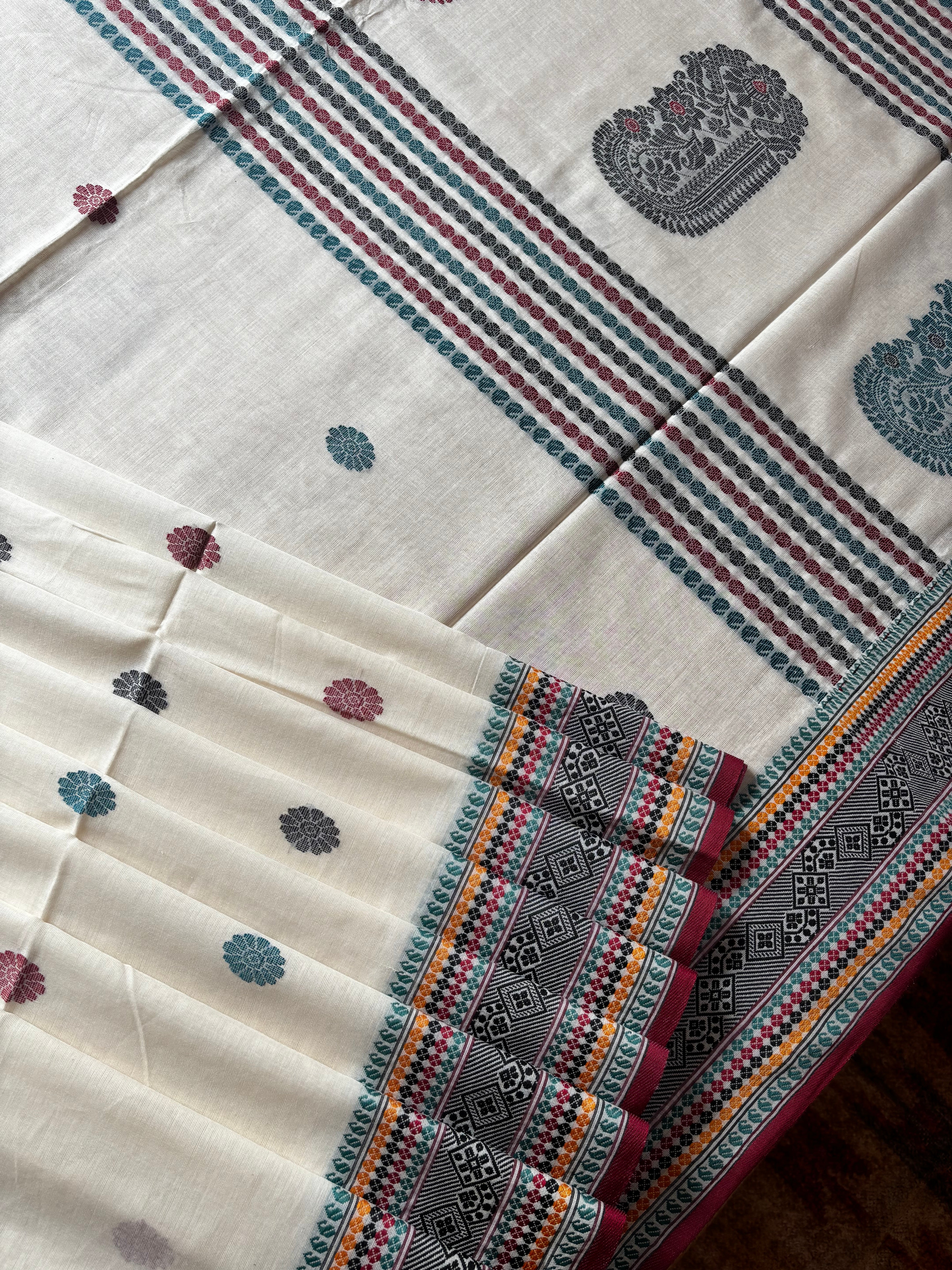 Handwoven Cream White Phulia Cotton Saree