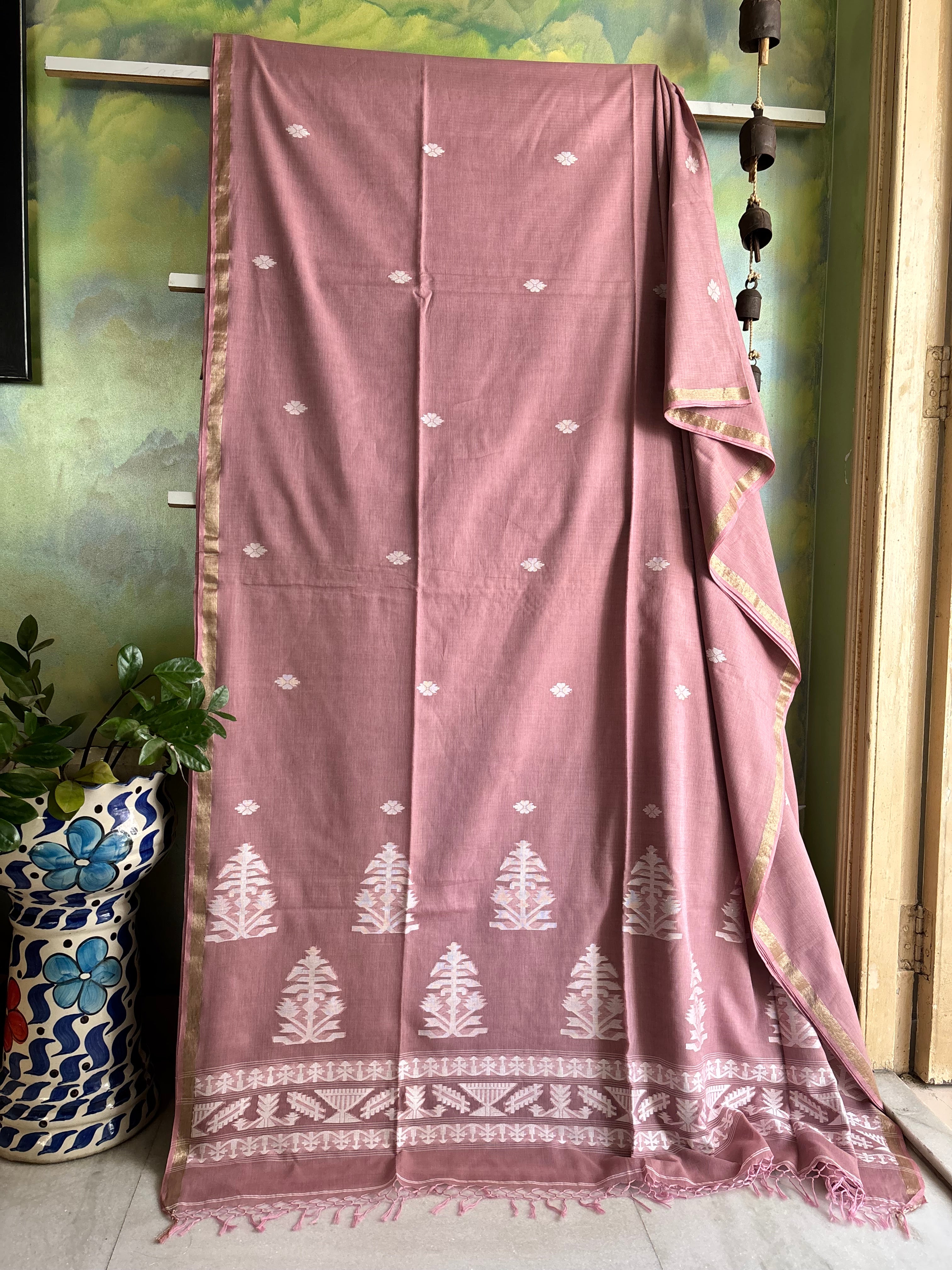 Hanwoven Dusty Pin Colour Cotton Jamdani Saree