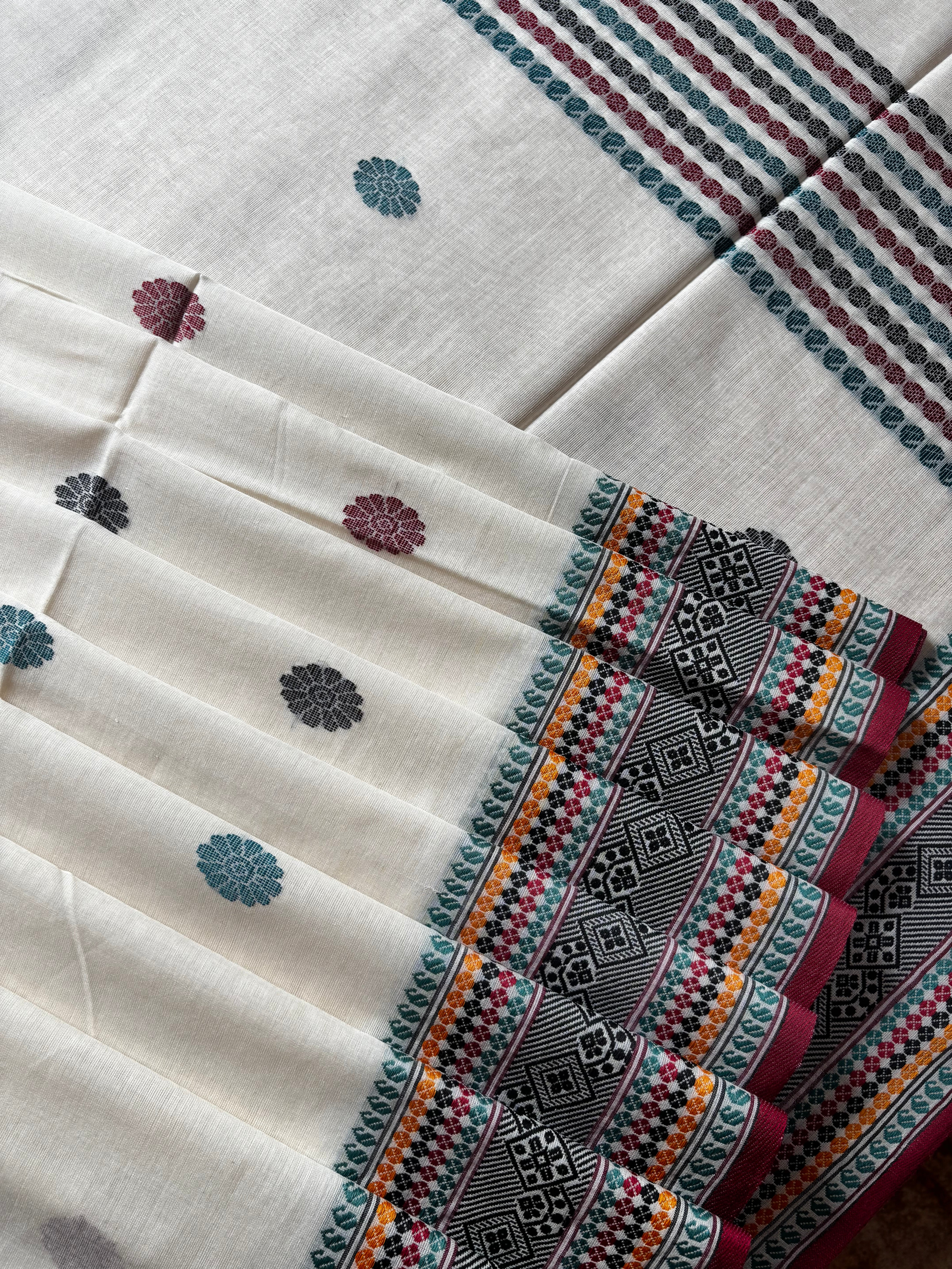 Handwoven Cream White Phulia Cotton Saree