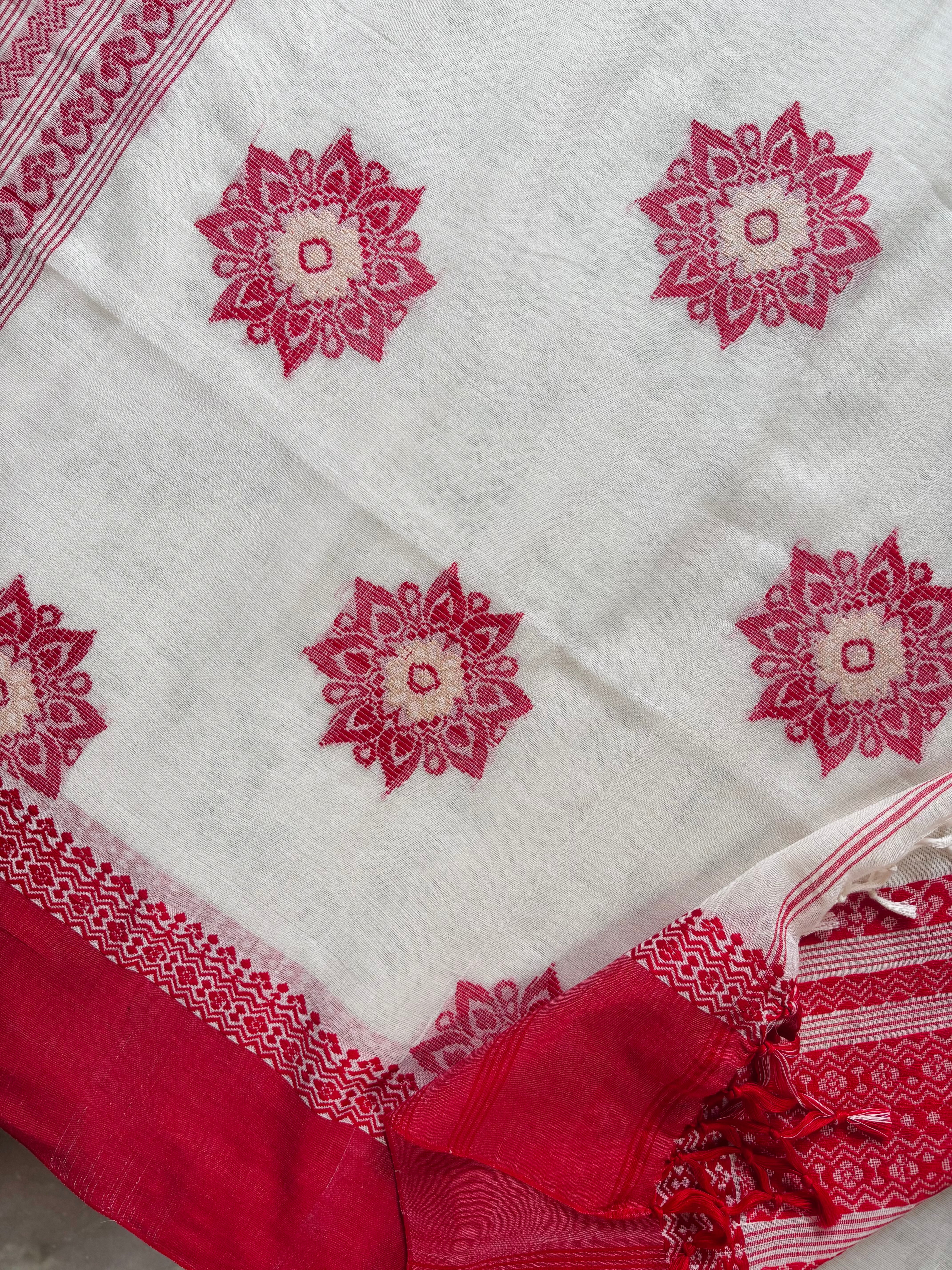 Handwoven Ivory Red Colour Cotton Jamdani Saree