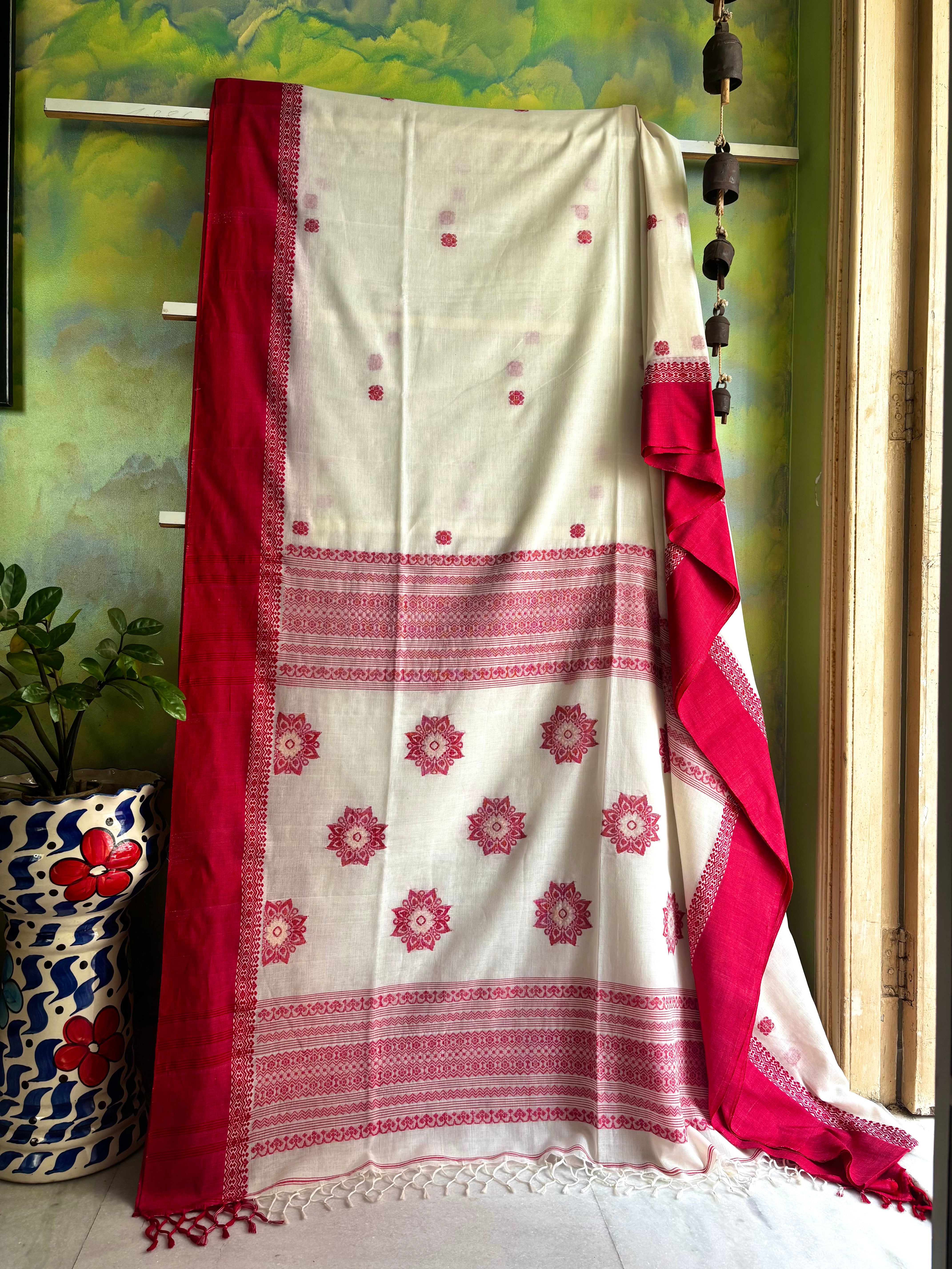 Handwoven Ivory Red Colour Cotton Jamdani Saree