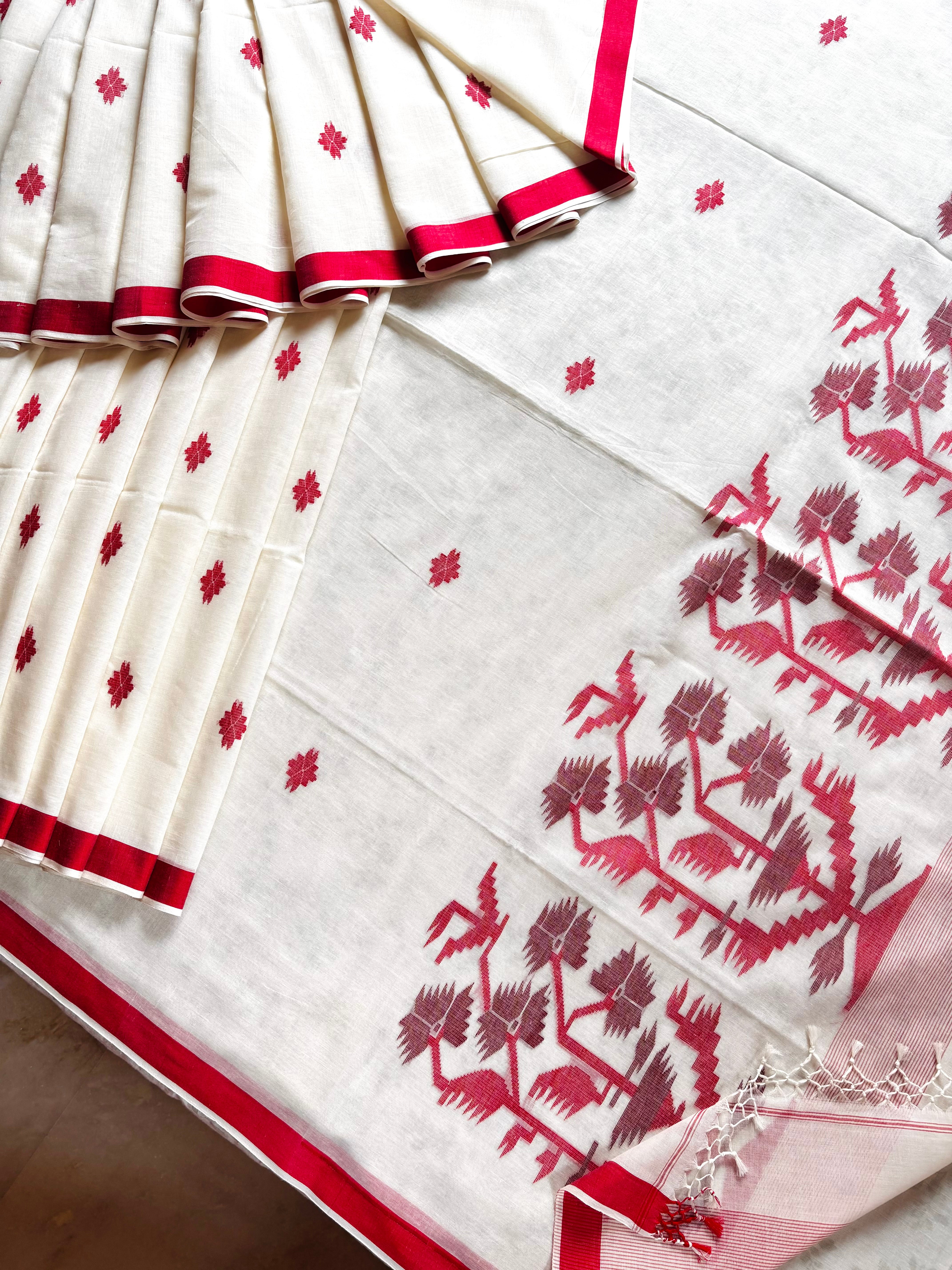 Handwoven Offwhite Red Cotton Jamdani Saree
