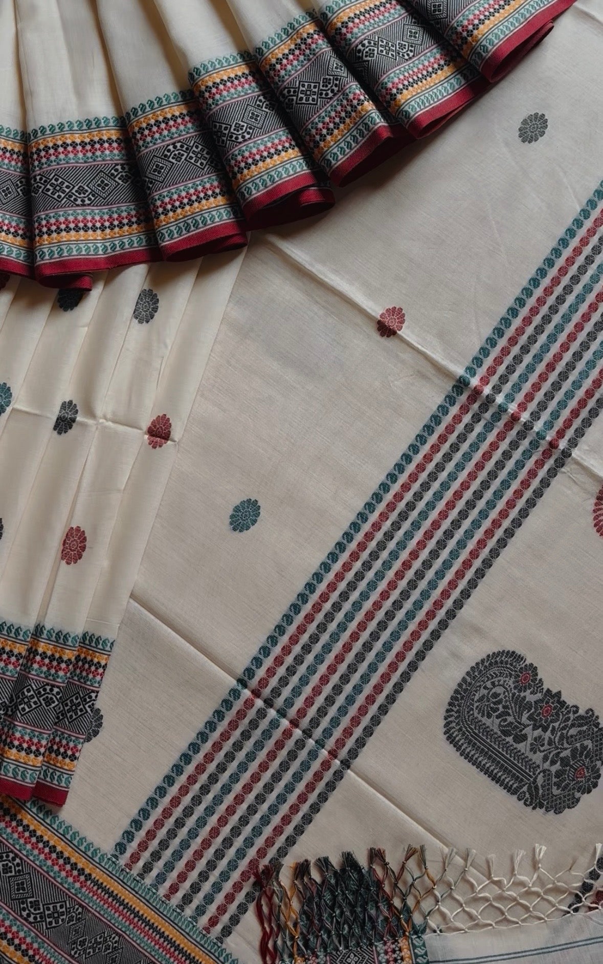 Handwoven Cream White Phulia Cotton Saree