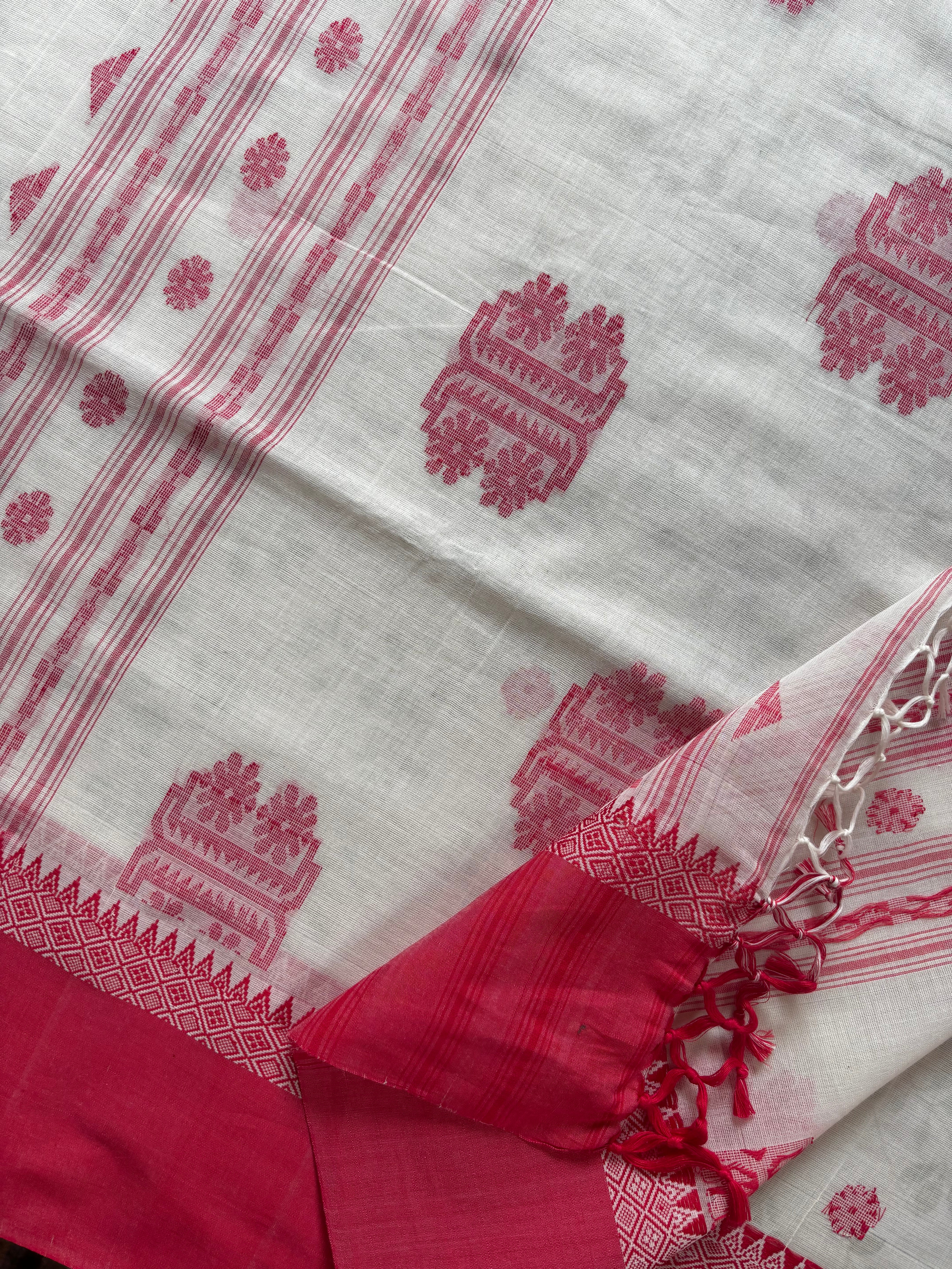 Handwoven Ivory Red Cotton Jamdani Saree