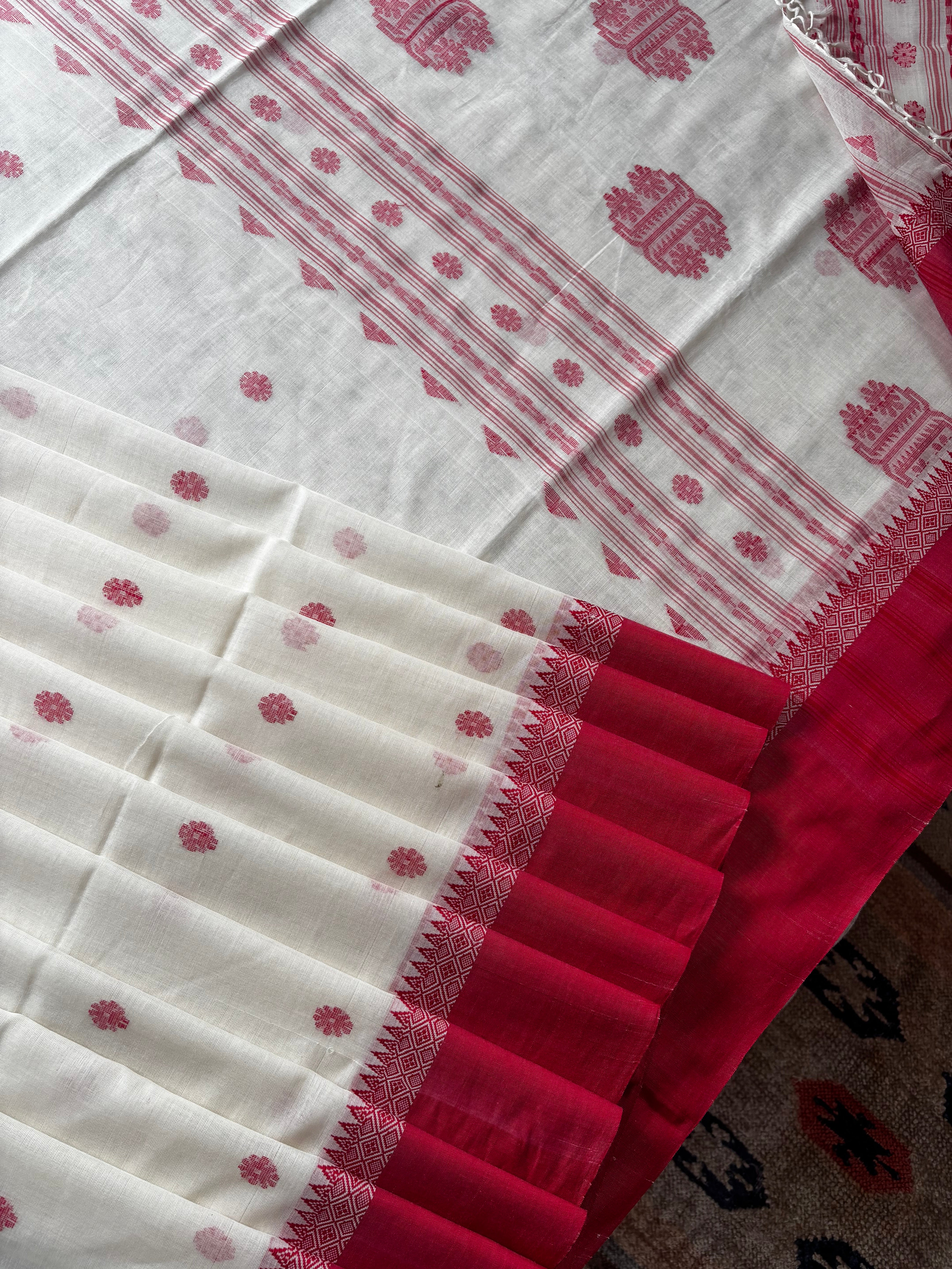 Handwoven Ivory Red Cotton Jamdani Saree