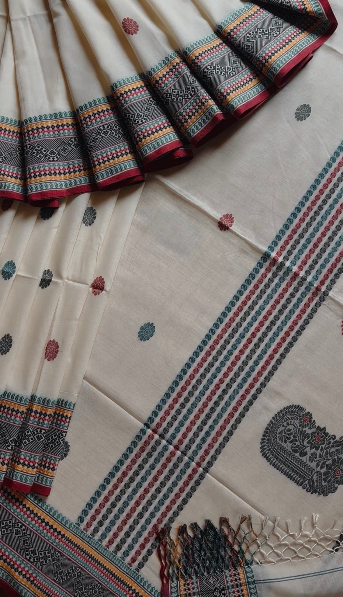 Handwoven Cream White Phulia Cotton Saree