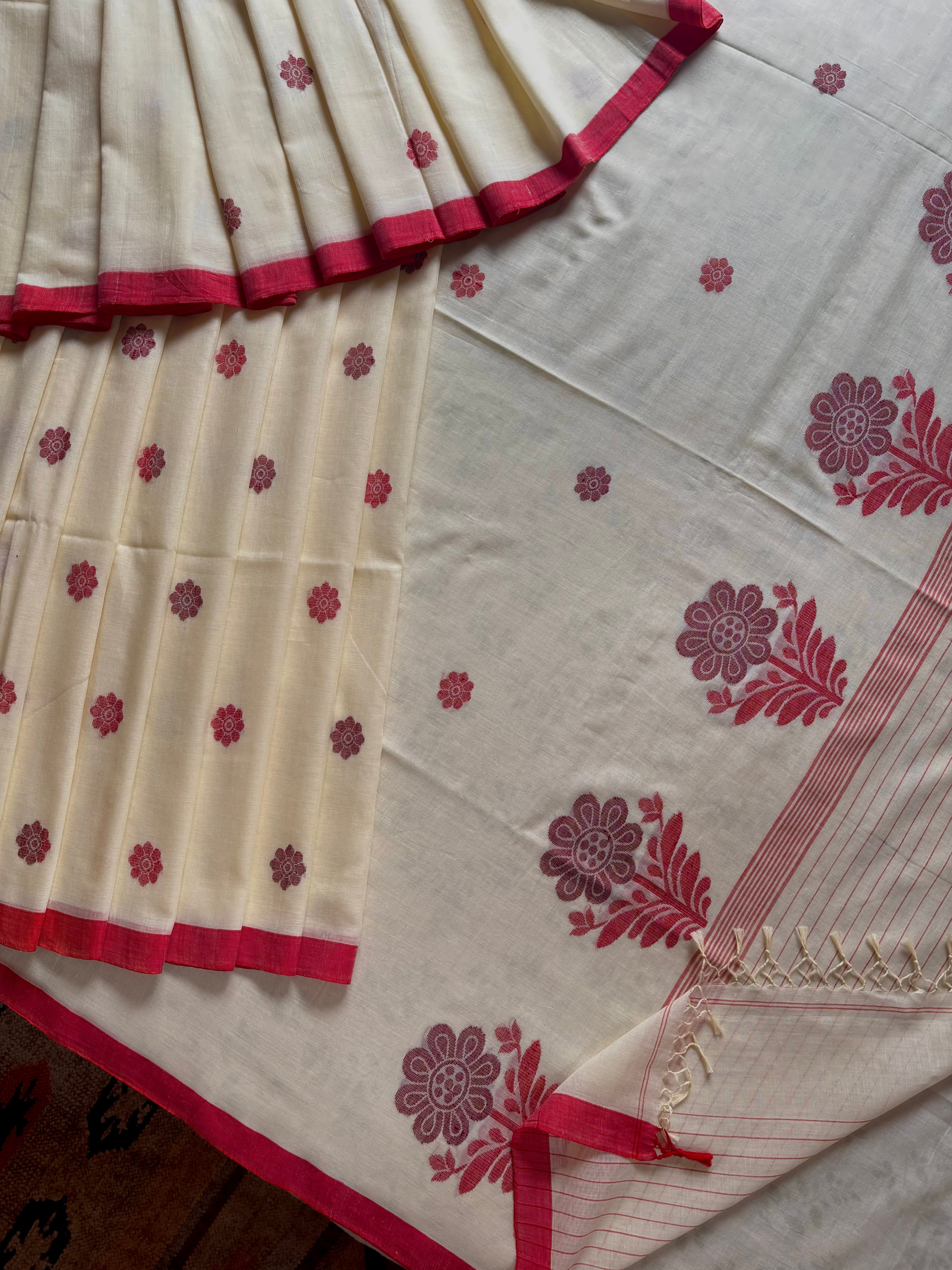 Handwoven Cream Red Maroon Colour Cotton Jamdani Saree