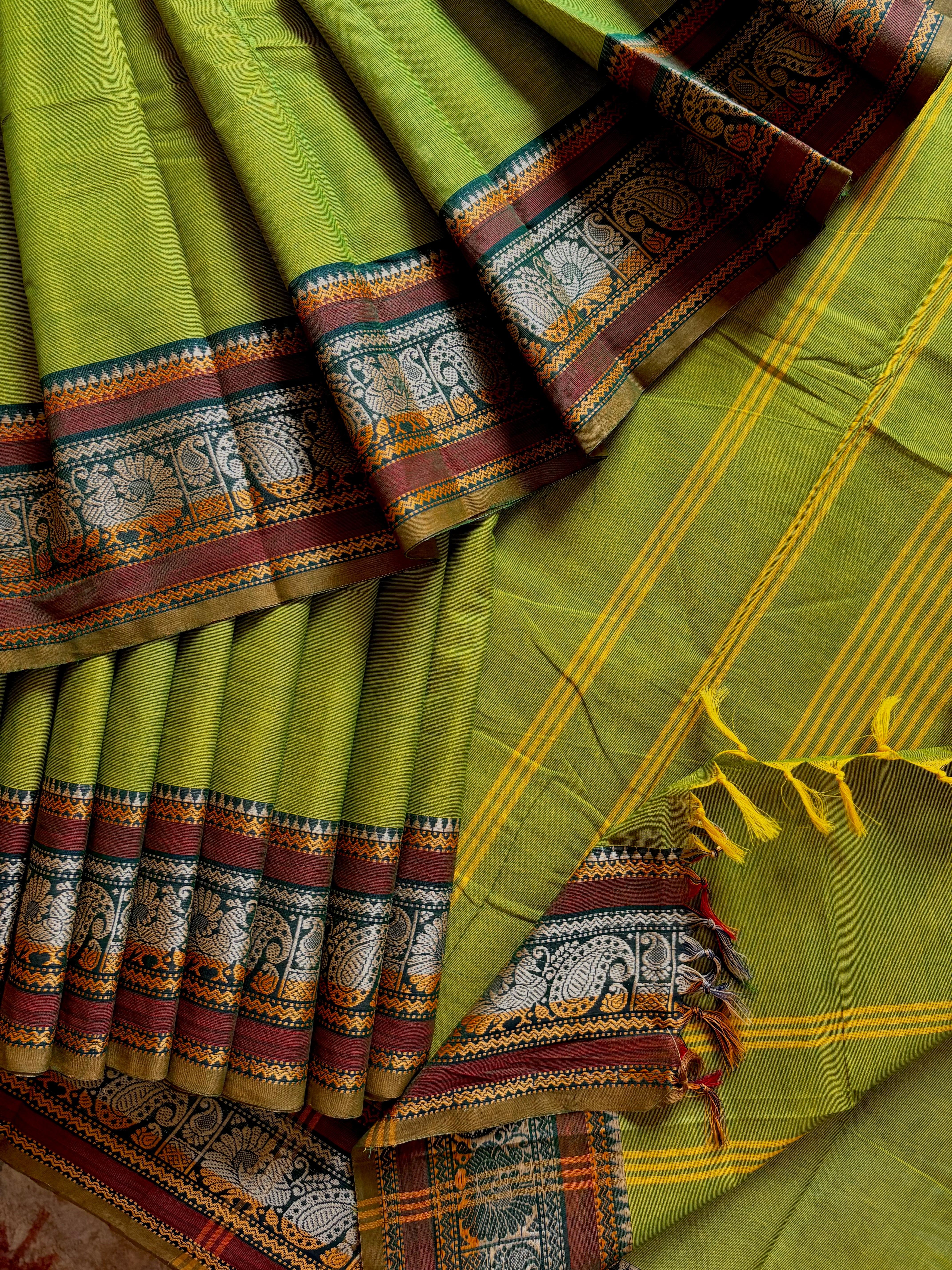 Pure Cotton  Parrot Green Without Zari Kanchipuram Saree
