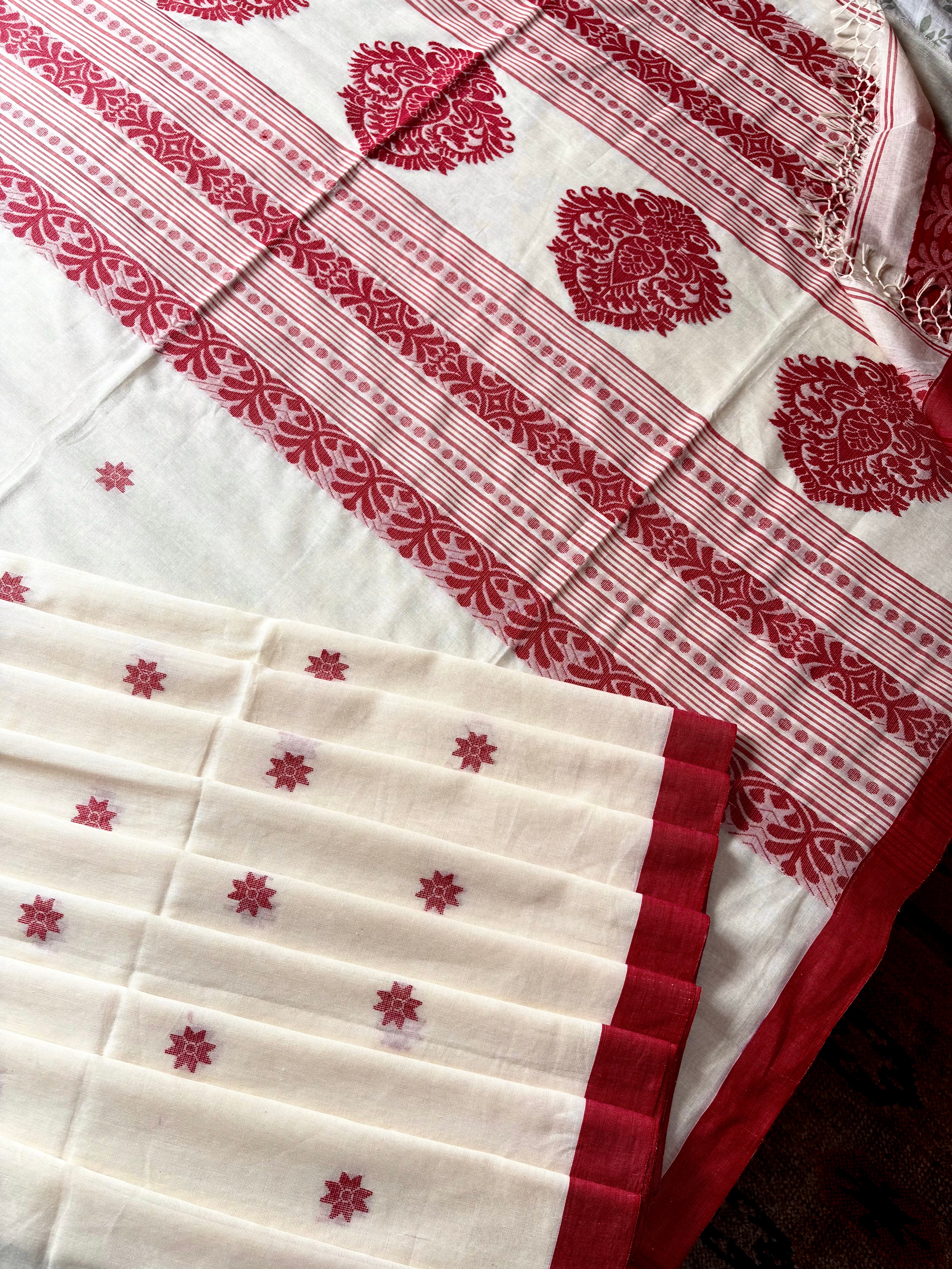 Handwoven Cream Colour Cotton Jamdani Saree
