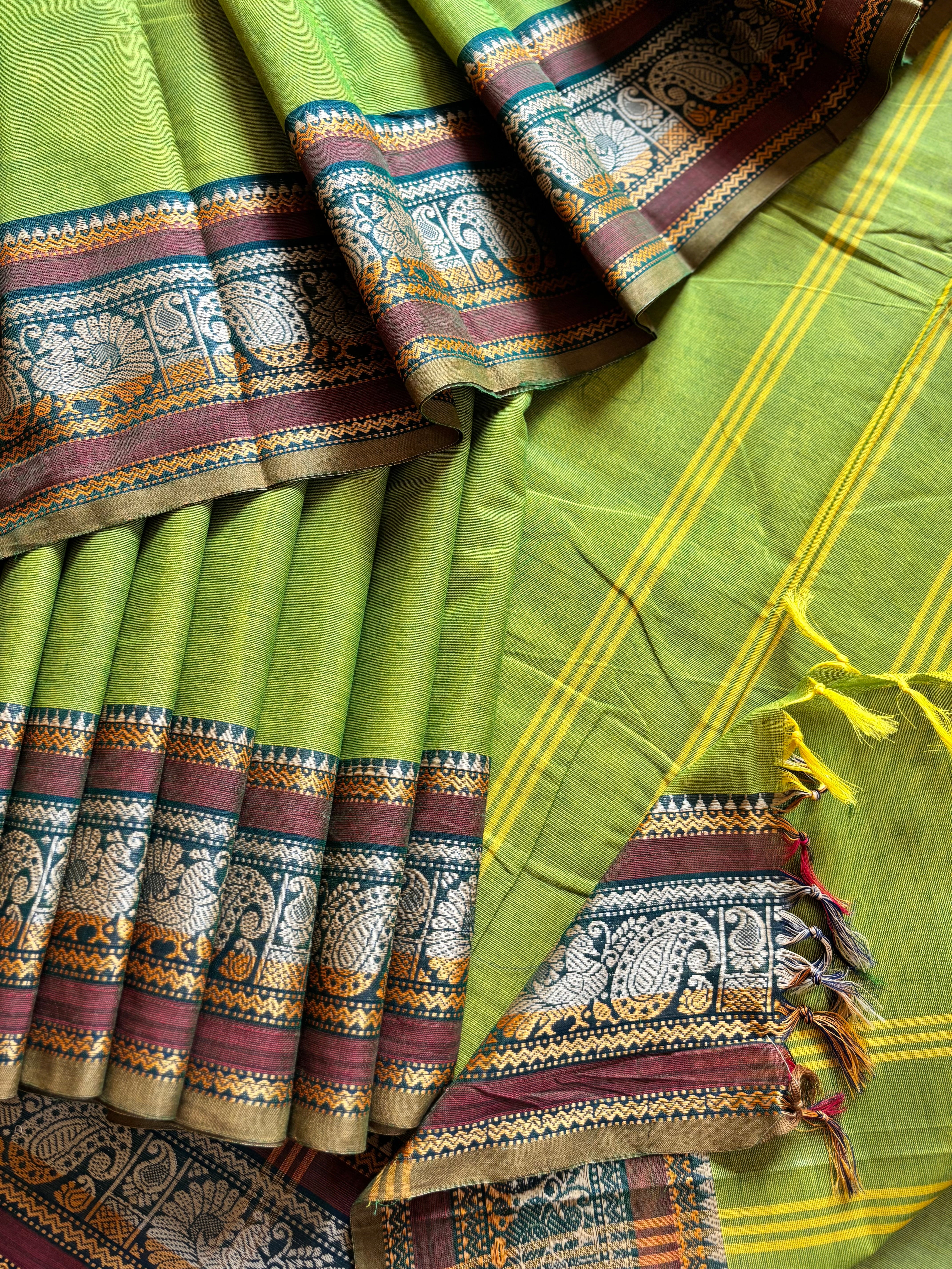 Pure Cotton  Parrot Green Without Zari Kanchipuram Saree
