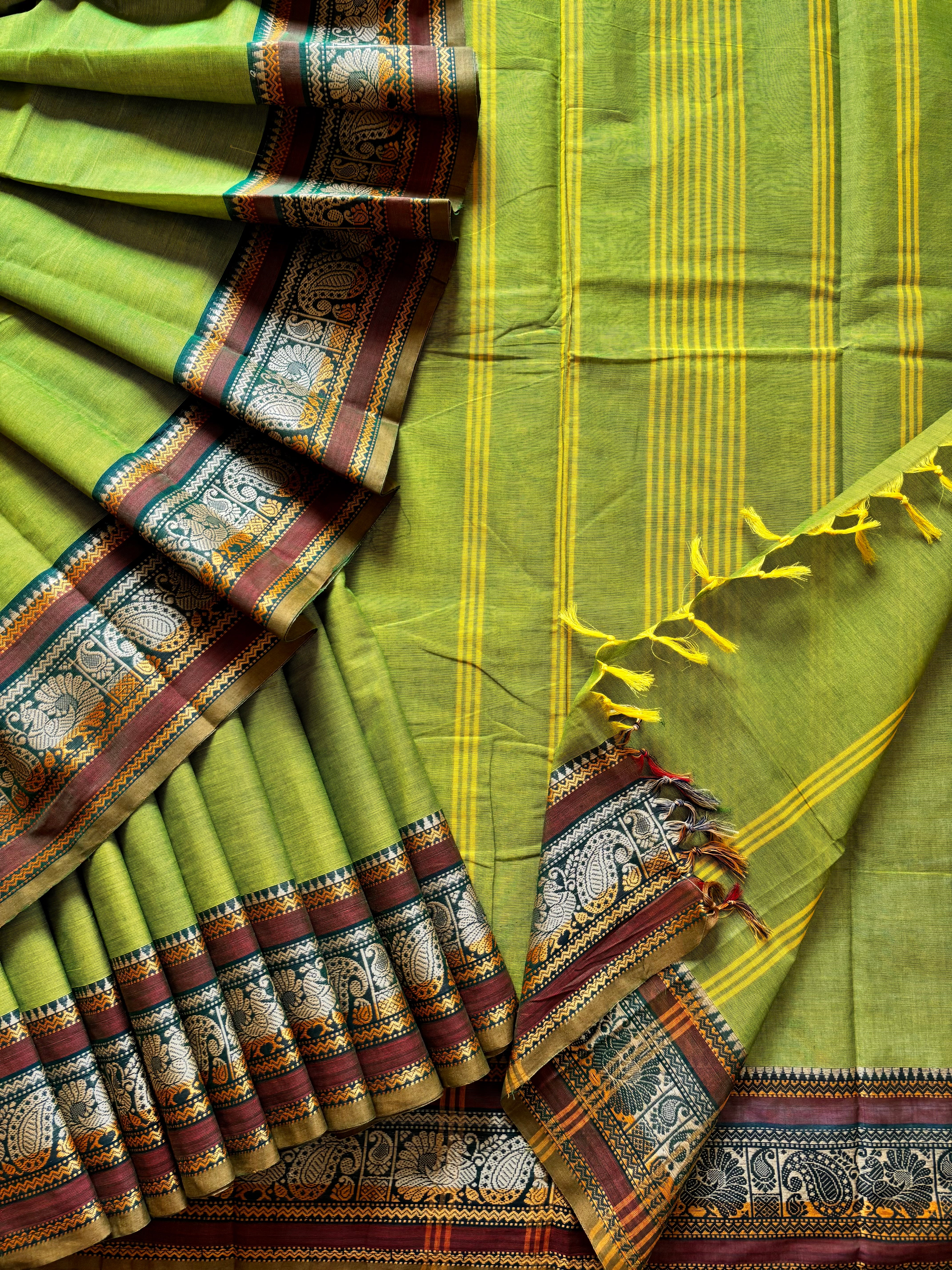 Pure Cotton  Parrot Green Without Zari Kanchipuram Saree
