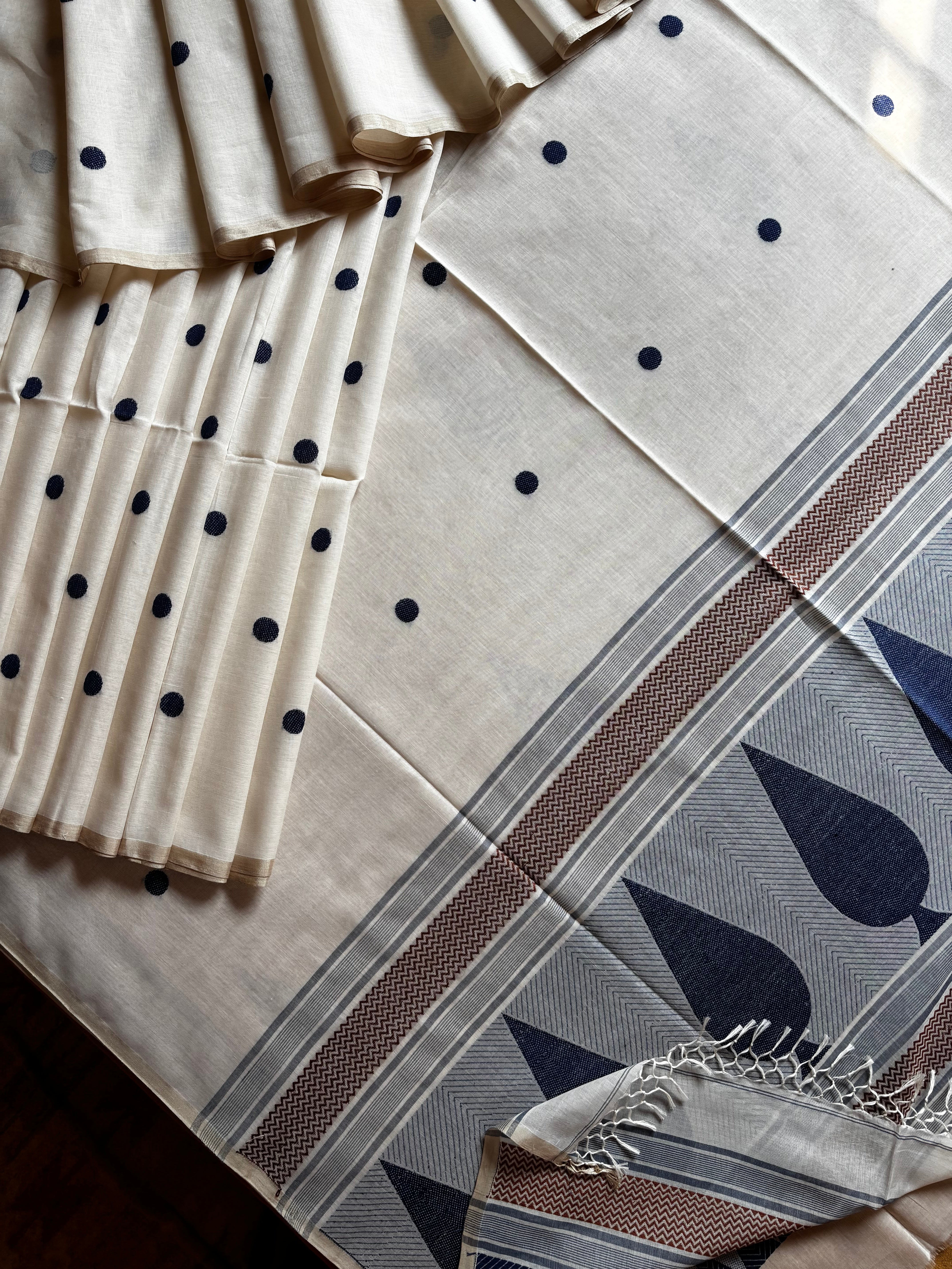 Handwoven Pearl White Phulia Cotton Saree