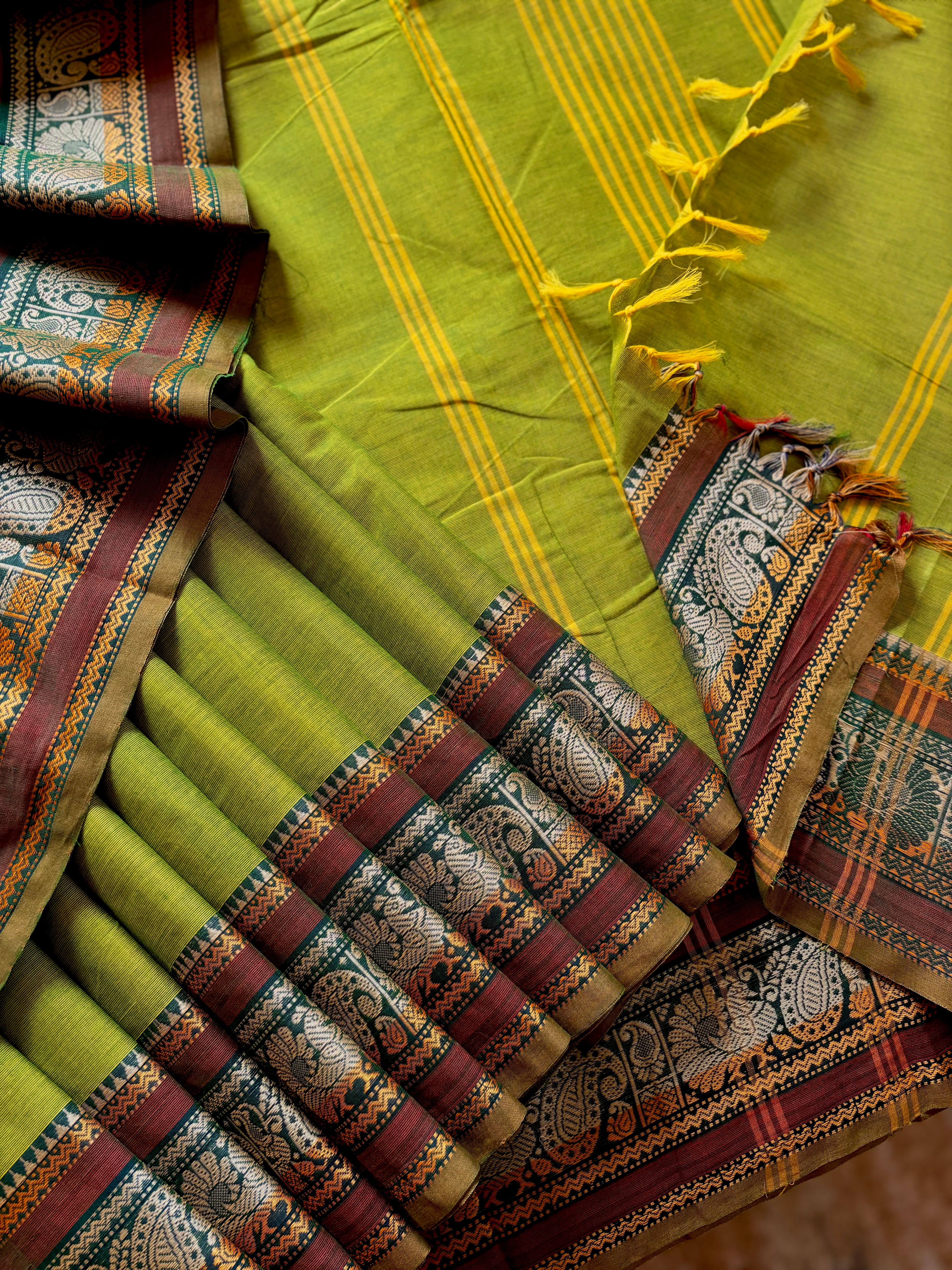 Pure Cotton  Parrot Green Without Zari Kanchipuram Saree