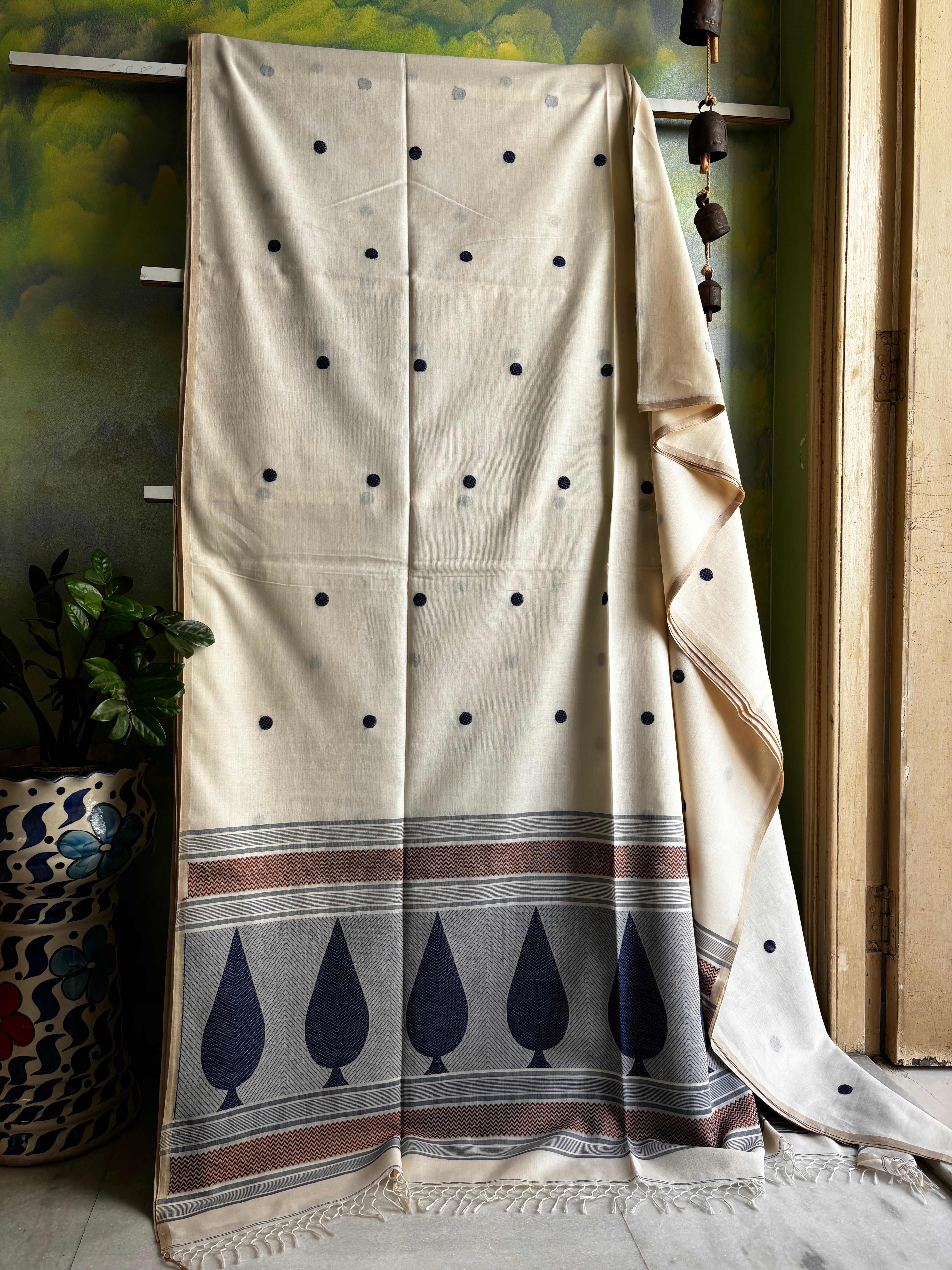 Handwoven Pearl White Phulia Cotton Saree