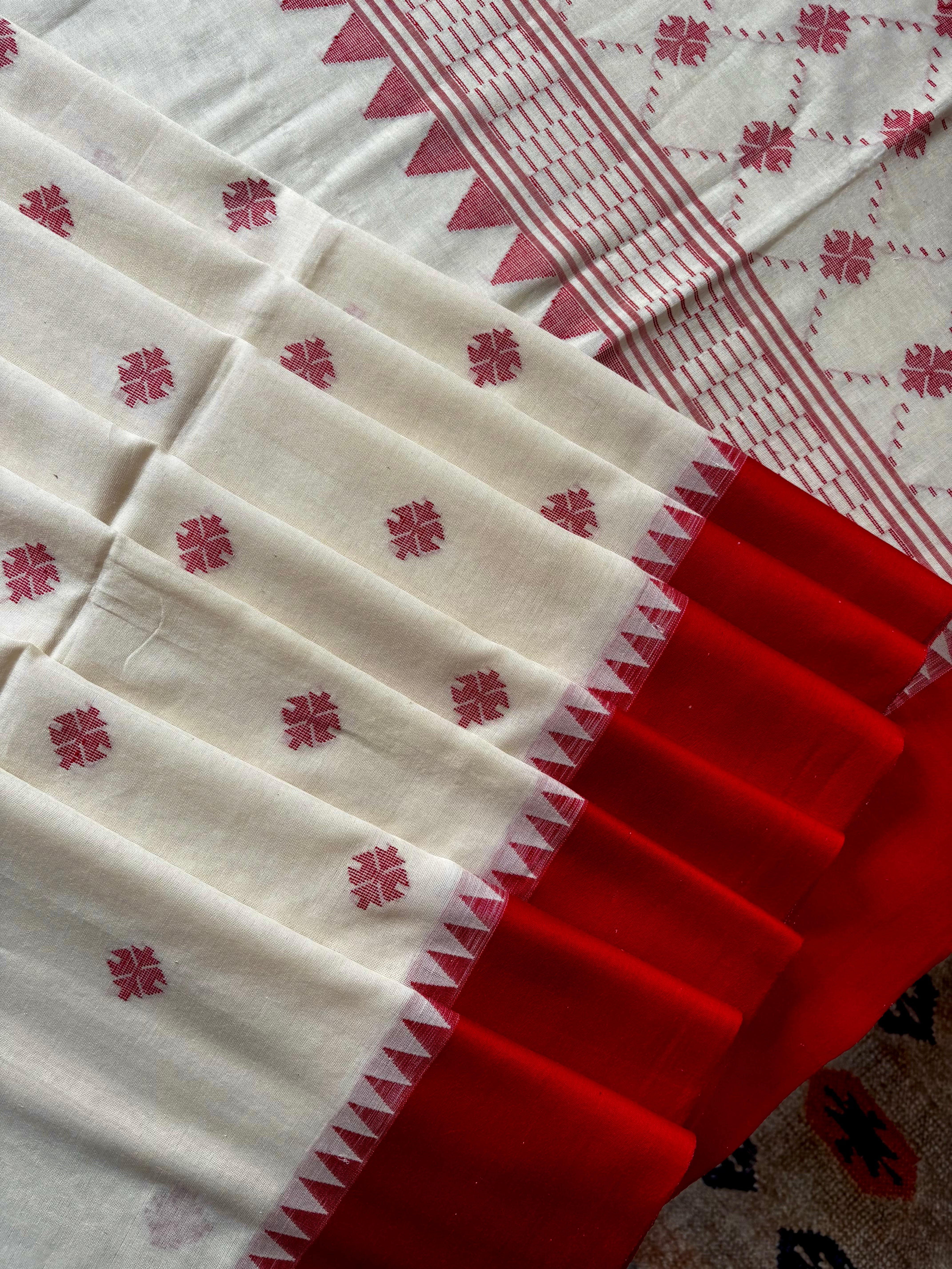 Handwoven Cream Red Cotton Jamdani Saree