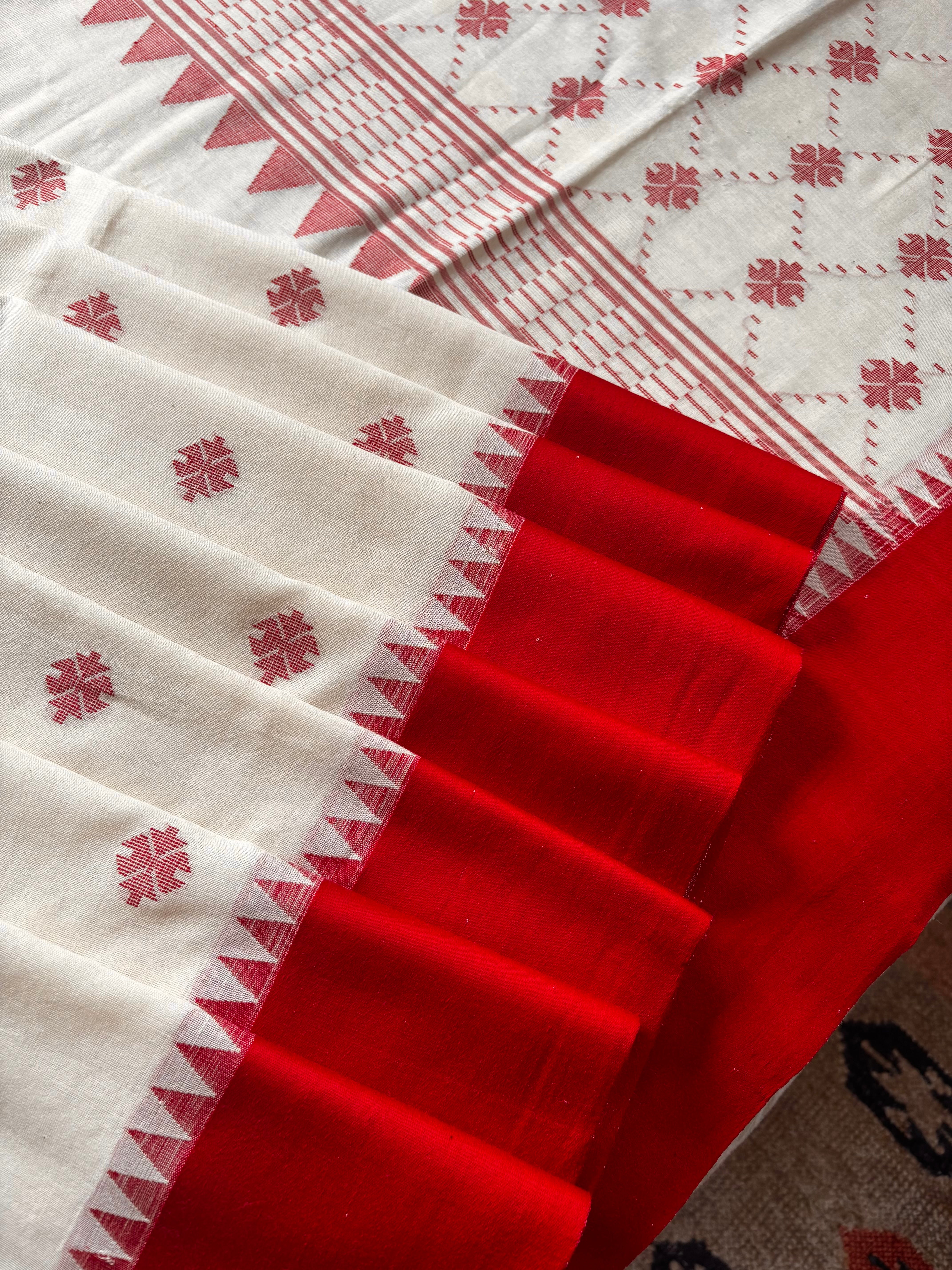 Handwoven Cream Red Cotton Jamdani Saree