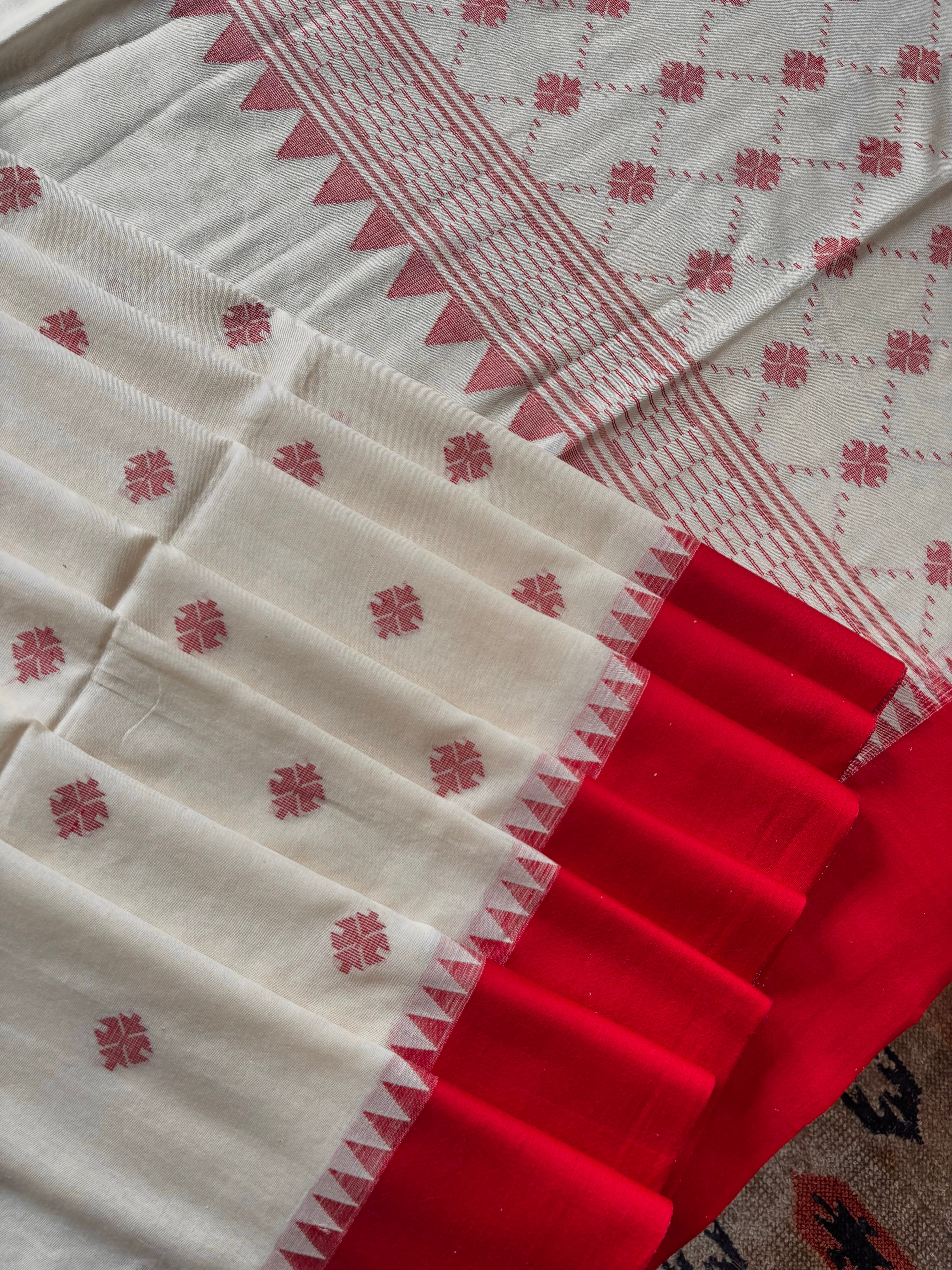 Handwoven Cream Red Cotton Jamdani Saree