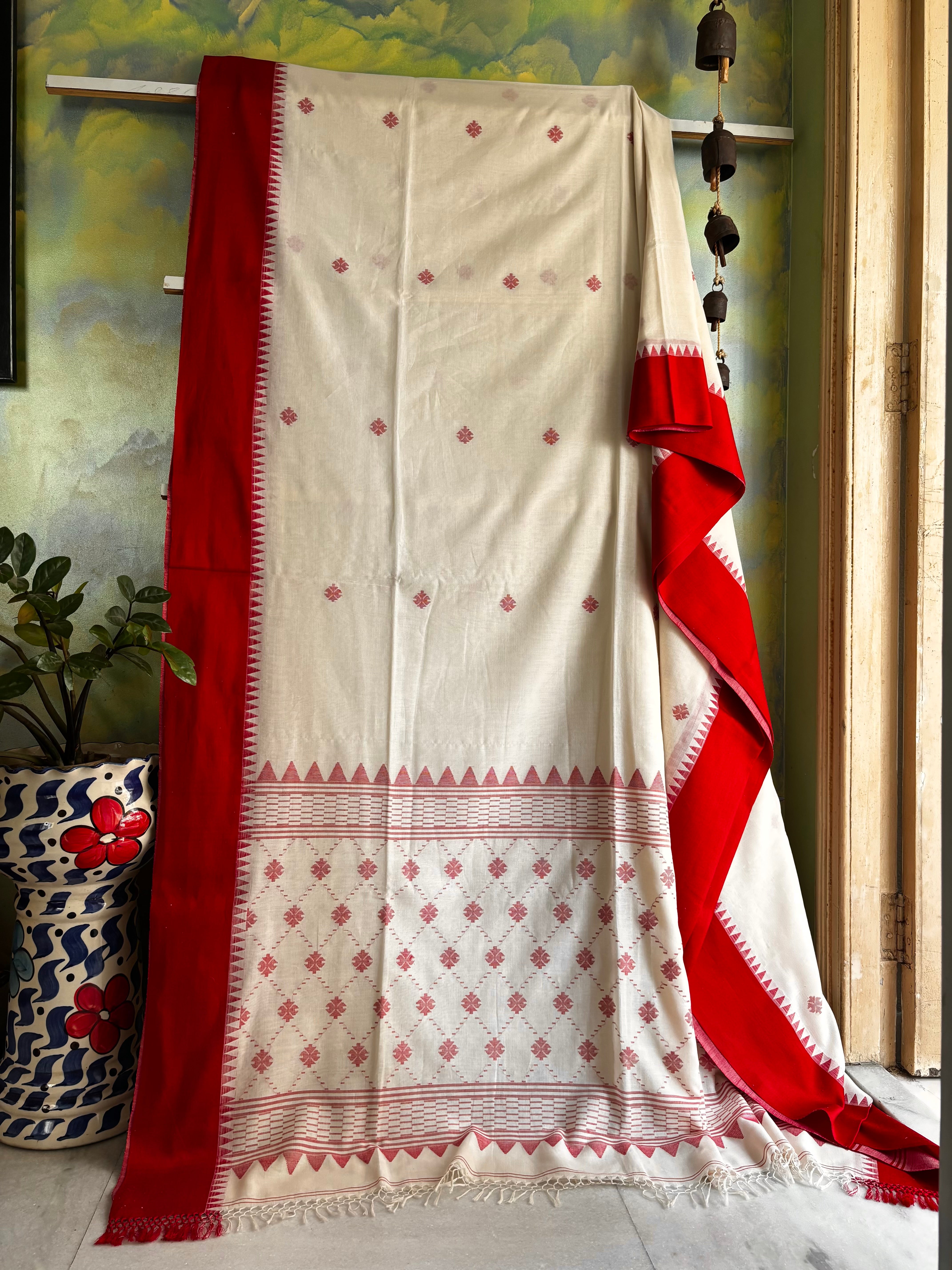 Handwoven Cream Red Cotton Jamdani Saree