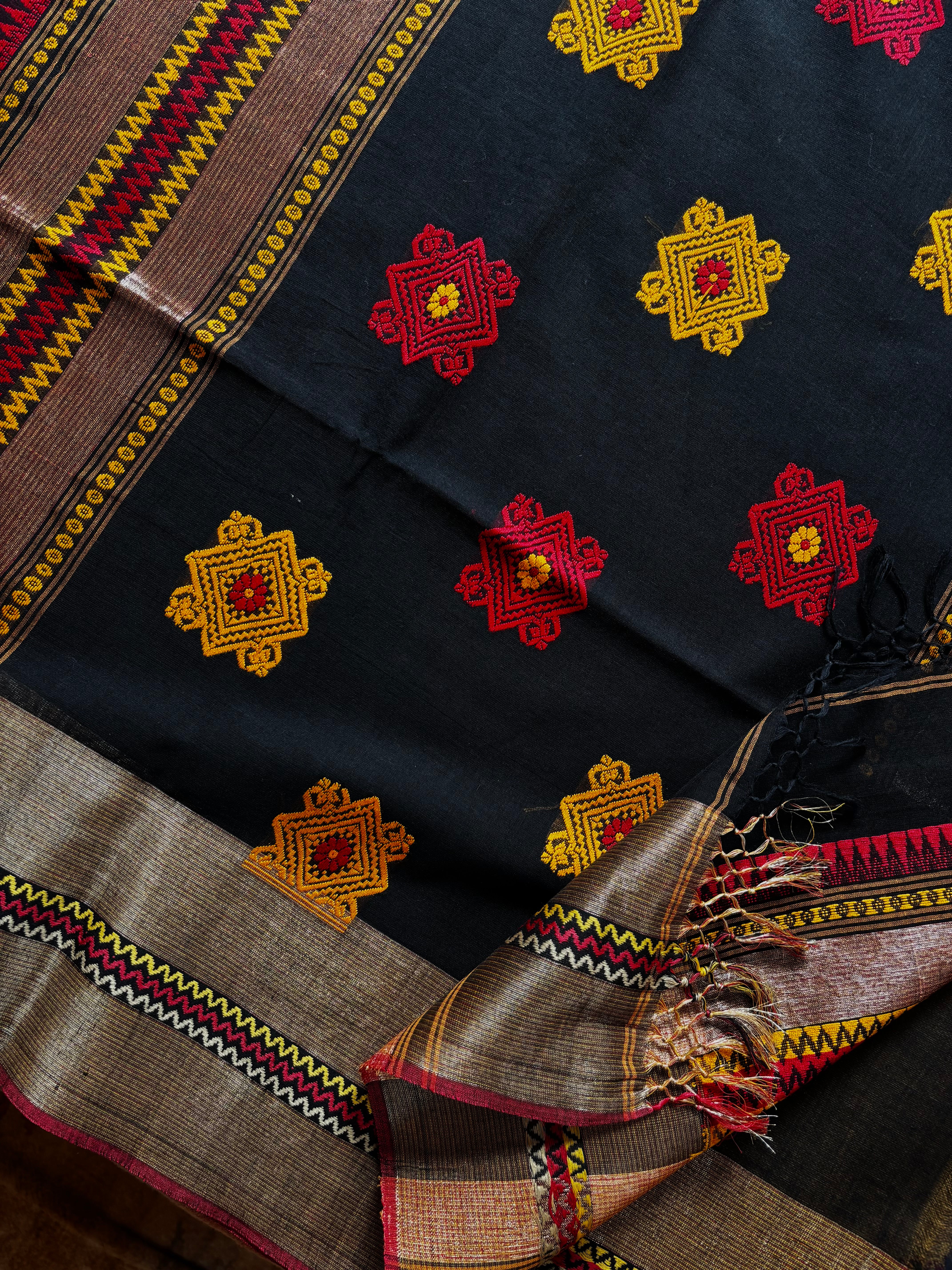Handwoven Black Zari Border Phulia Cotton Saree