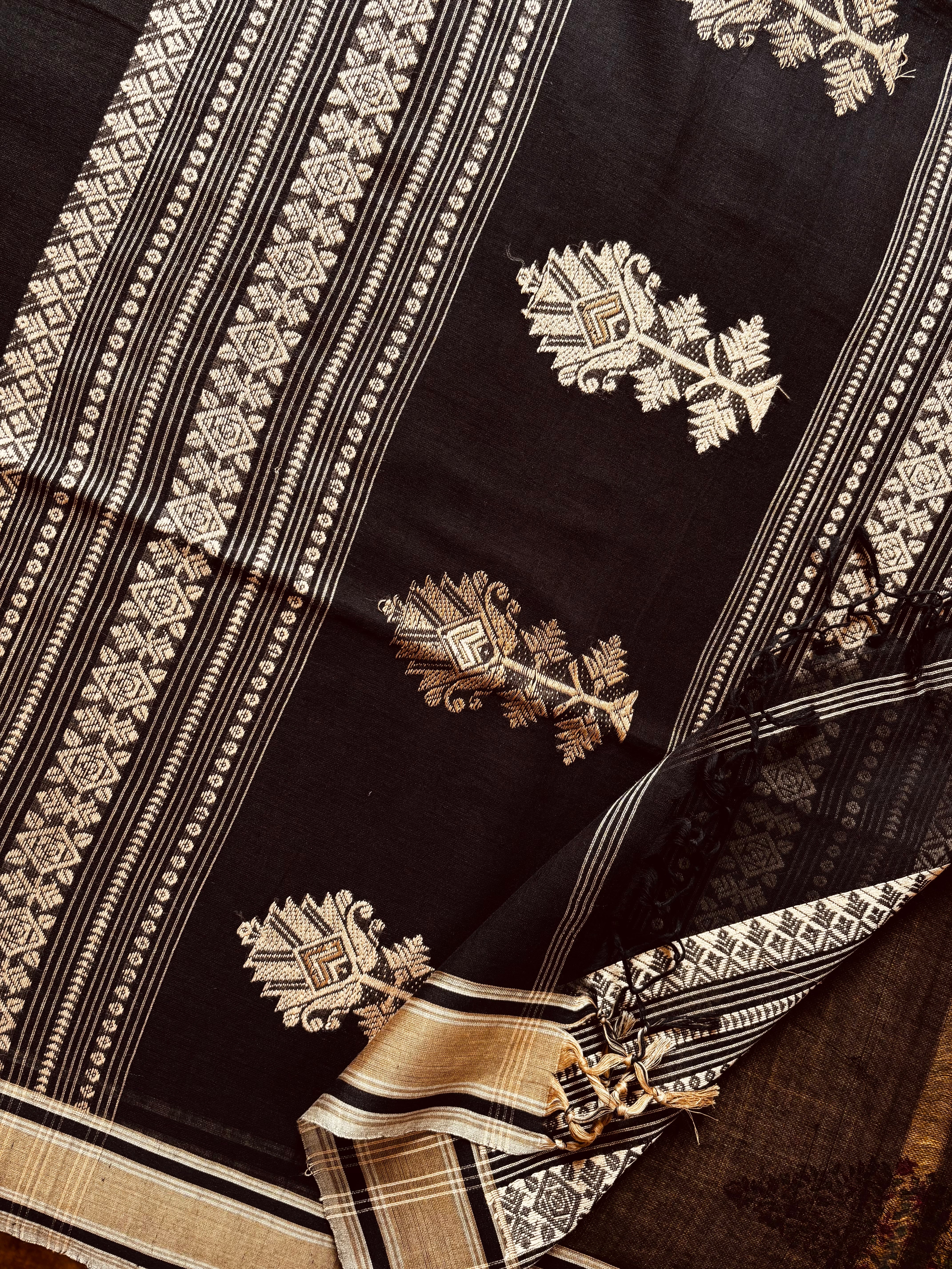 Handwoven Black Beige Phulia Cotton Saree